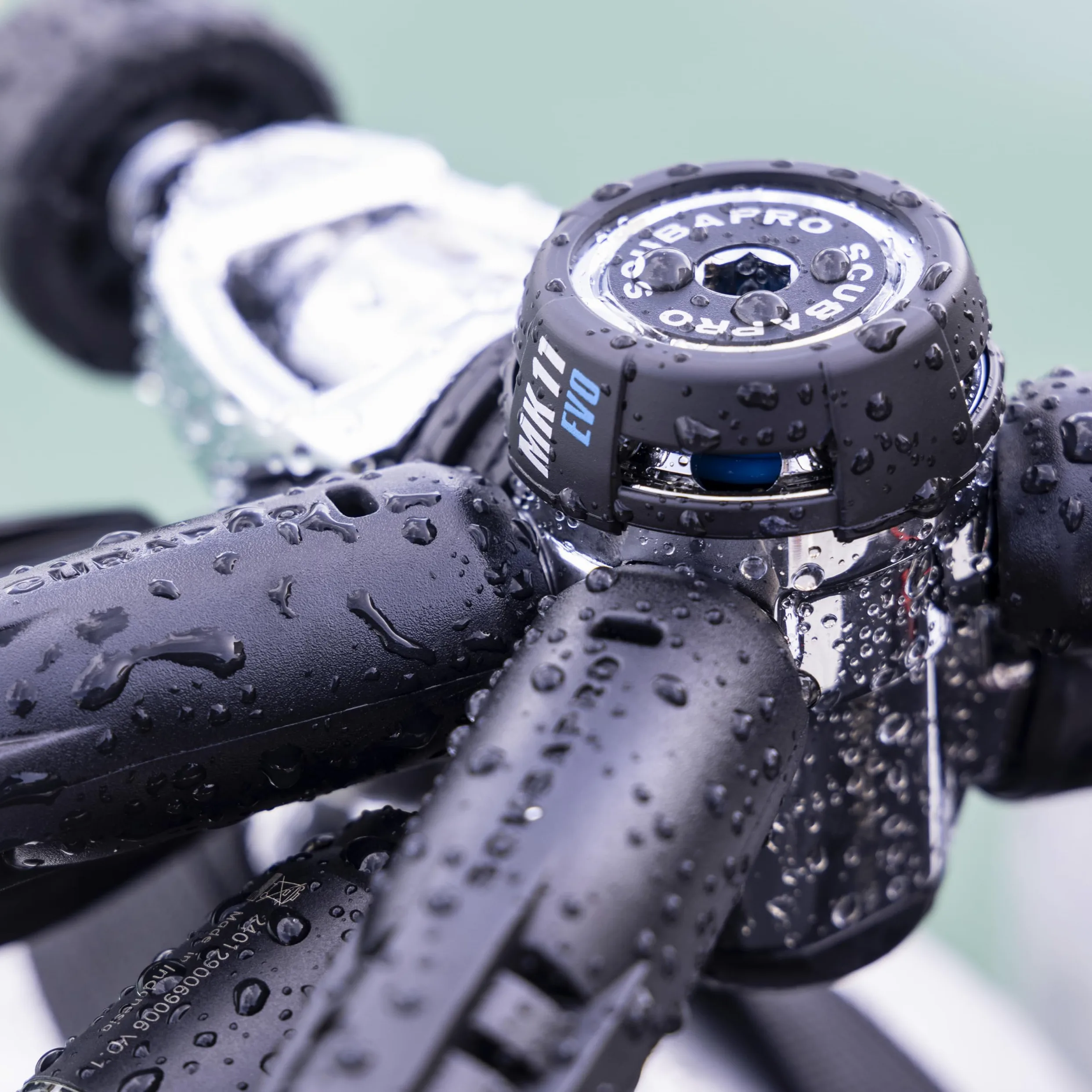 SCUBAPRO MK11 EVO DIN 300/R105 - Sistema regulador de Buceo, diafragma equilibrado Compacto de Primera Etapa y Segunda Etapa con válvula clásica descendente