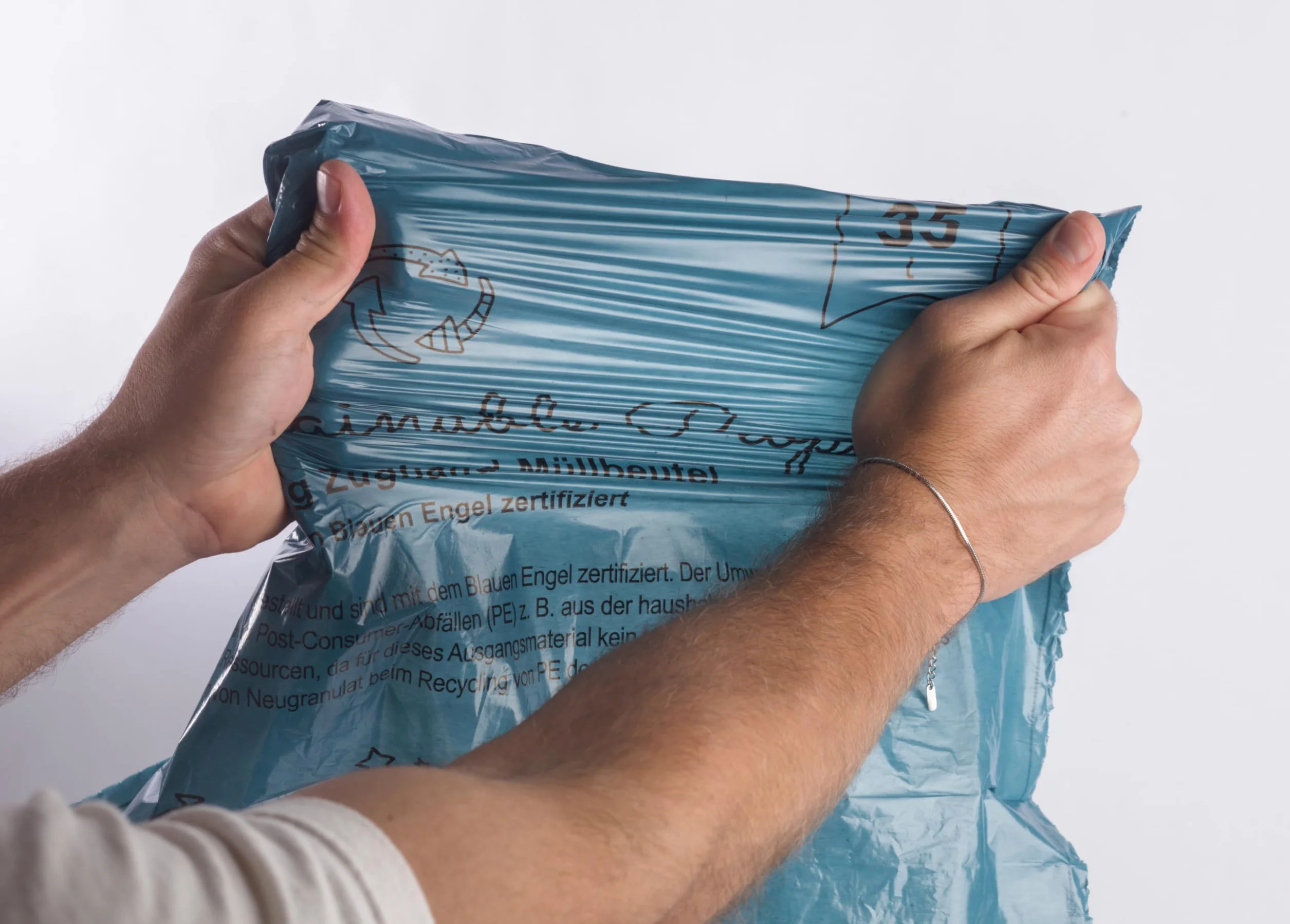 Bolsas de basura recicladas con cordón 35 L Blauer Engel resistentes a la rotura