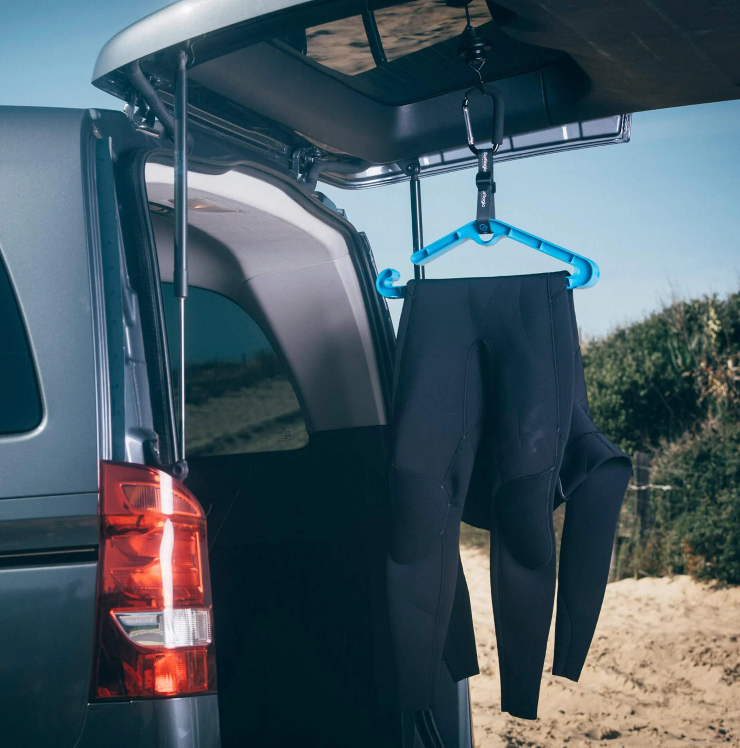 Wetsuit hanger Double System marca Surflogic