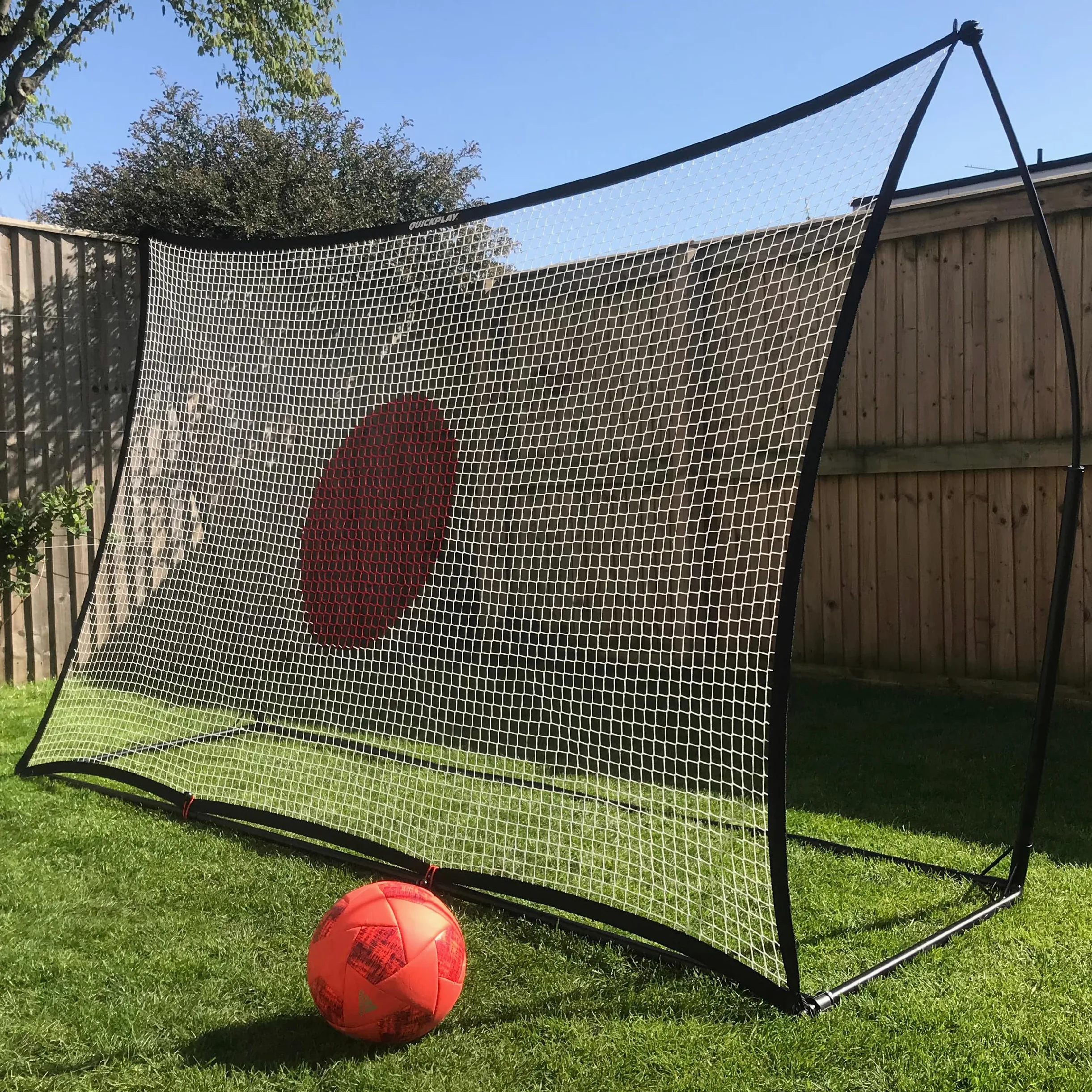 QUICKPLAY - Foco de rebote de fútbol (2,4 x 1,5 m) | Entrenamiento de balón multideportivo – Aplicación de entrenamiento eCOACHE | Red rebozadora de balón para control y precisión (3 tamaños)