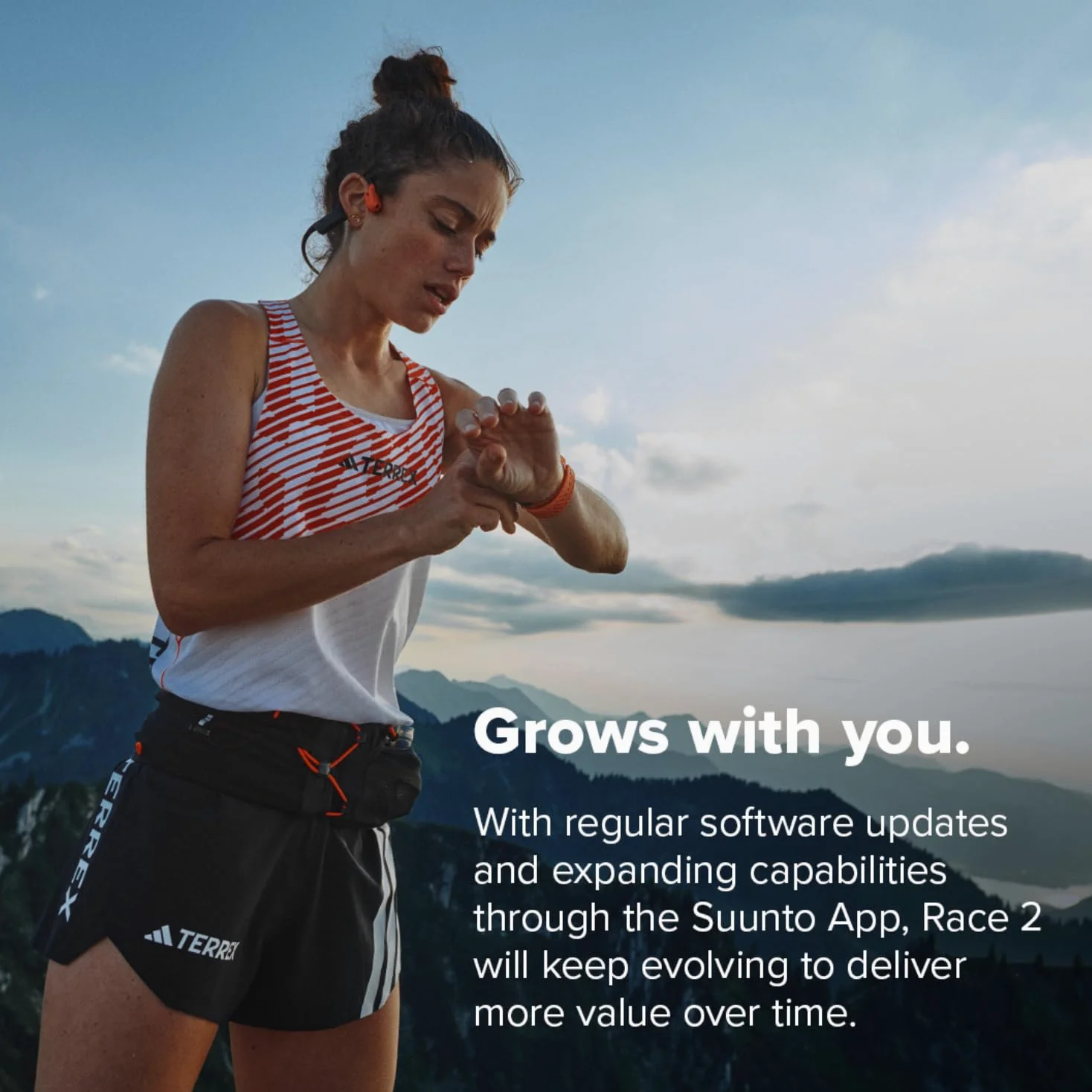 SUUNTO Reloj deportivo Race 2 GPS, pantalla táctil AMOLED de 1.5 pulgadas con corona, 16 días de duración de la batería, métricas de entrenamiento e información de recuperación, doble GNSS, mapas