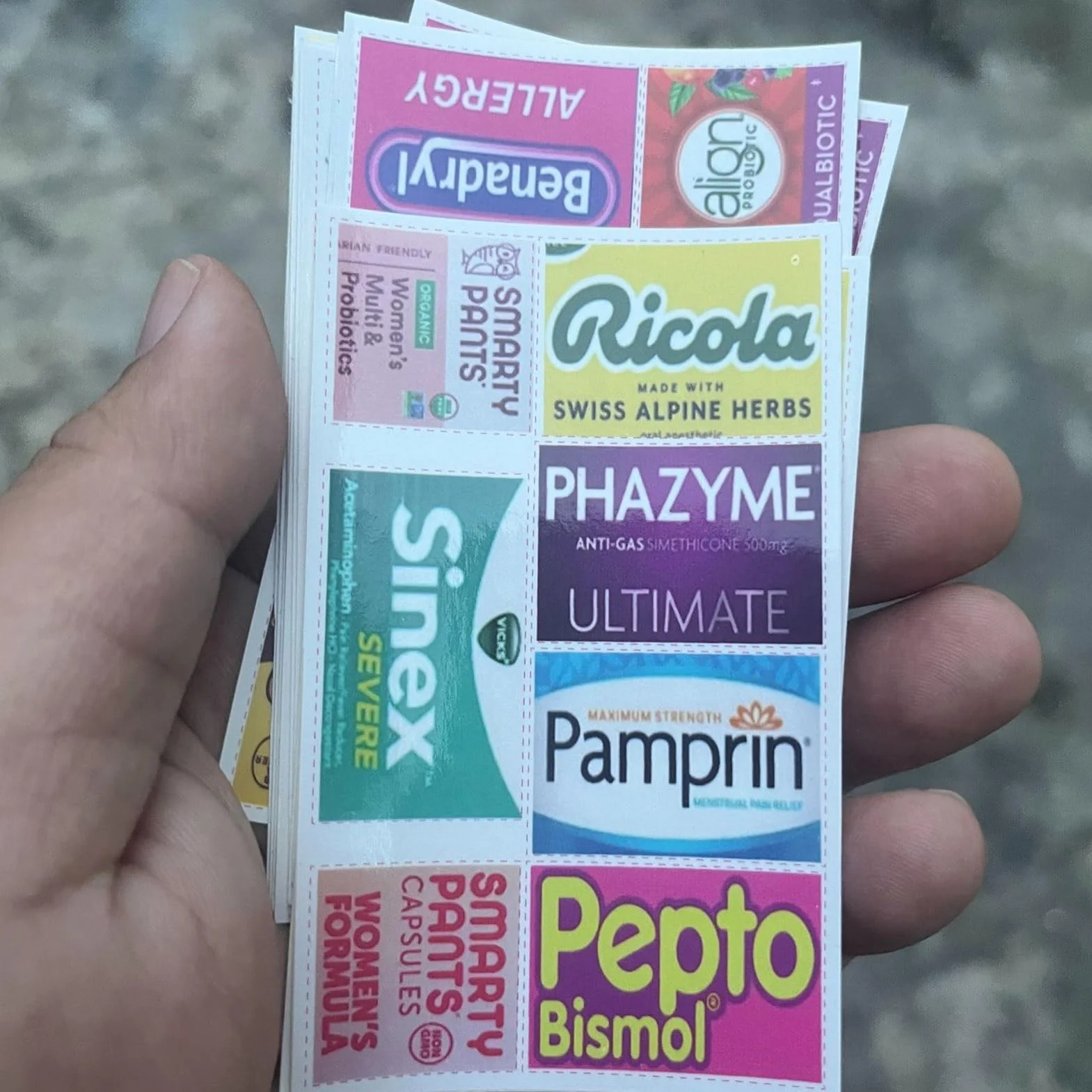 Organizador de Pastillas pequeño, Almacenamiento de Doble Capa con 147 Etiquetas artesanales, 10 Compartimentos, Tableta cápsula de Viaje para Farmacia de Bolsillo Transparente Verde