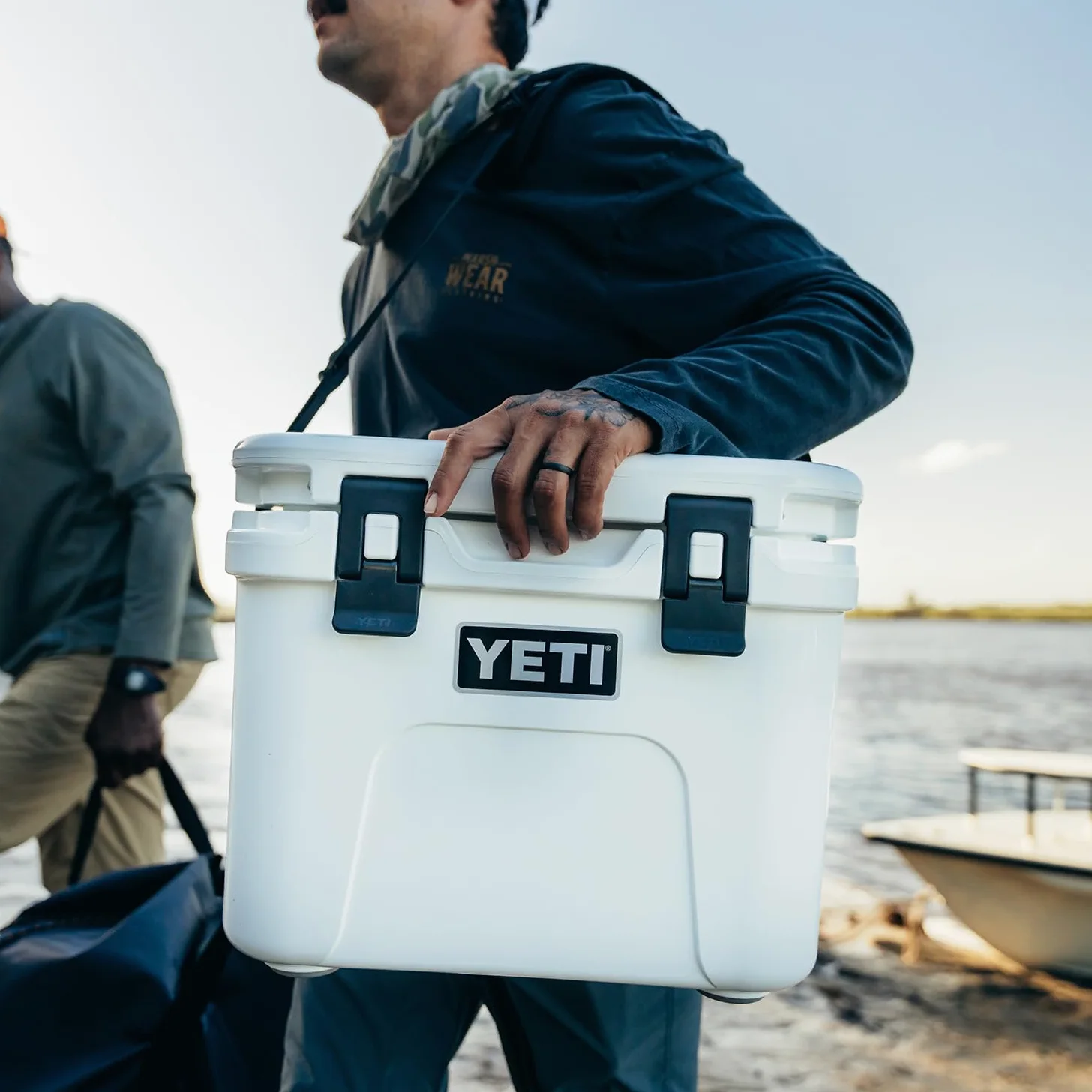 YETI Roadie 15 - Hielera rígida con Correa de Hombro DoubleDuty