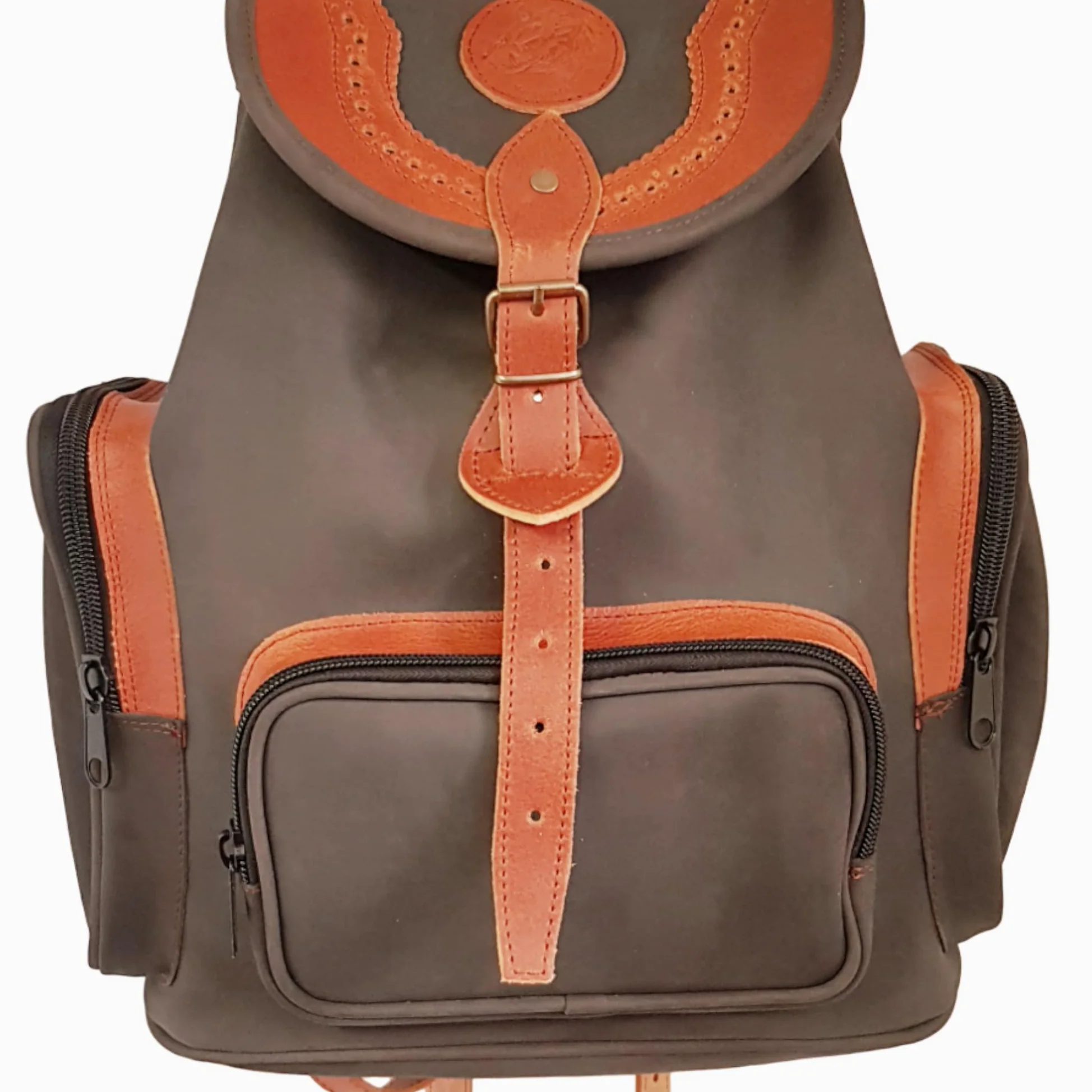 Mochila de caza fabricada en piel con 3 bolsillos con cremallera frontales