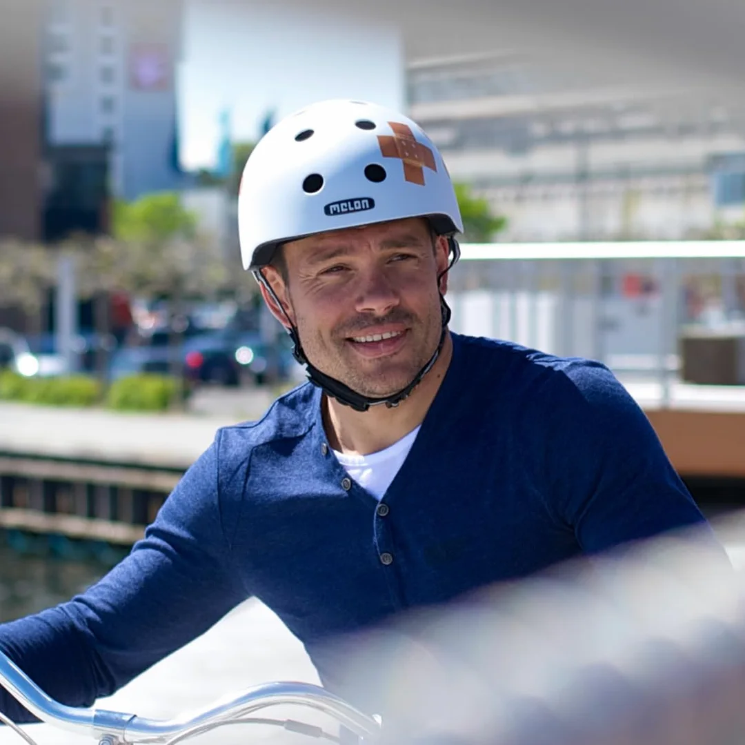Melon Casco Bicicleta »Scribble« para Hombres y Mujere, Adultos y niños | Casco Urbano Seguro y Ligero para Ciclismo, monopatines y Bicicletas de montaña | Blanco Negro