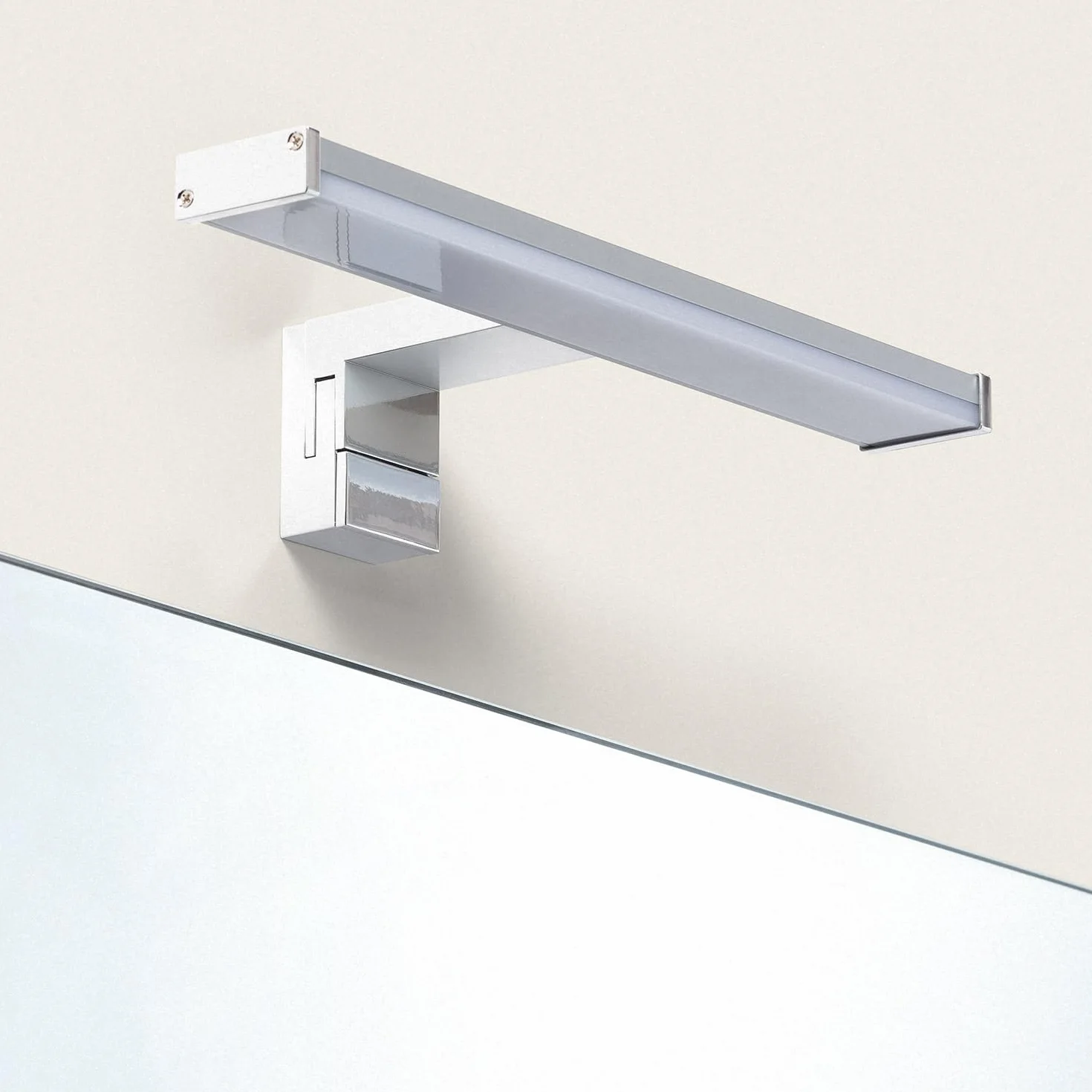 LEDKIA LIGHTING Aplique Espejo Baño 6W Plata Kendari 2700K Blanco Cálido