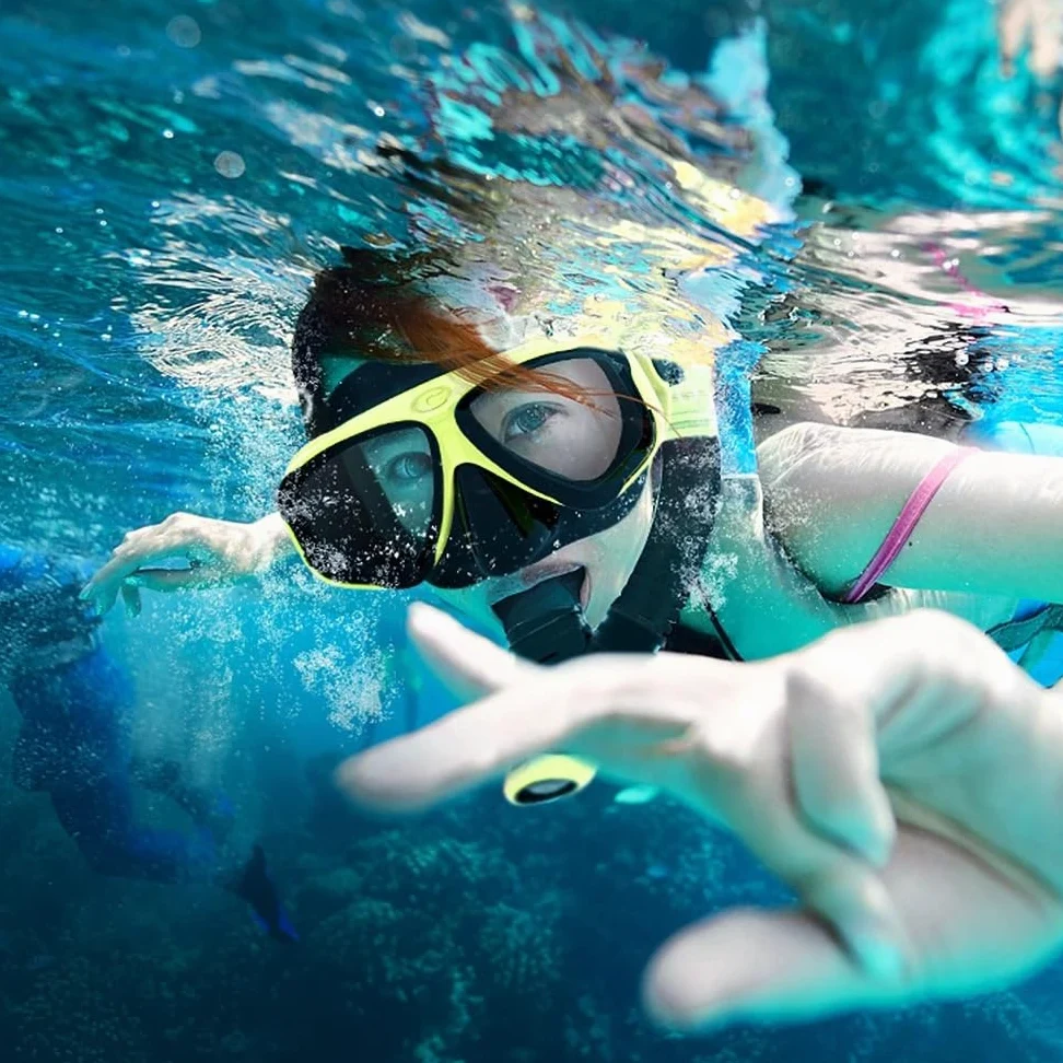 Máscara de Snorkel Máscara de buceo antiempañamiento para esnórquel, gafas de buceo con foca, máscara de buceo de vidrio templado, gafas para hombres y mujeres Kit de de Buceo(Mirrored yellow set)