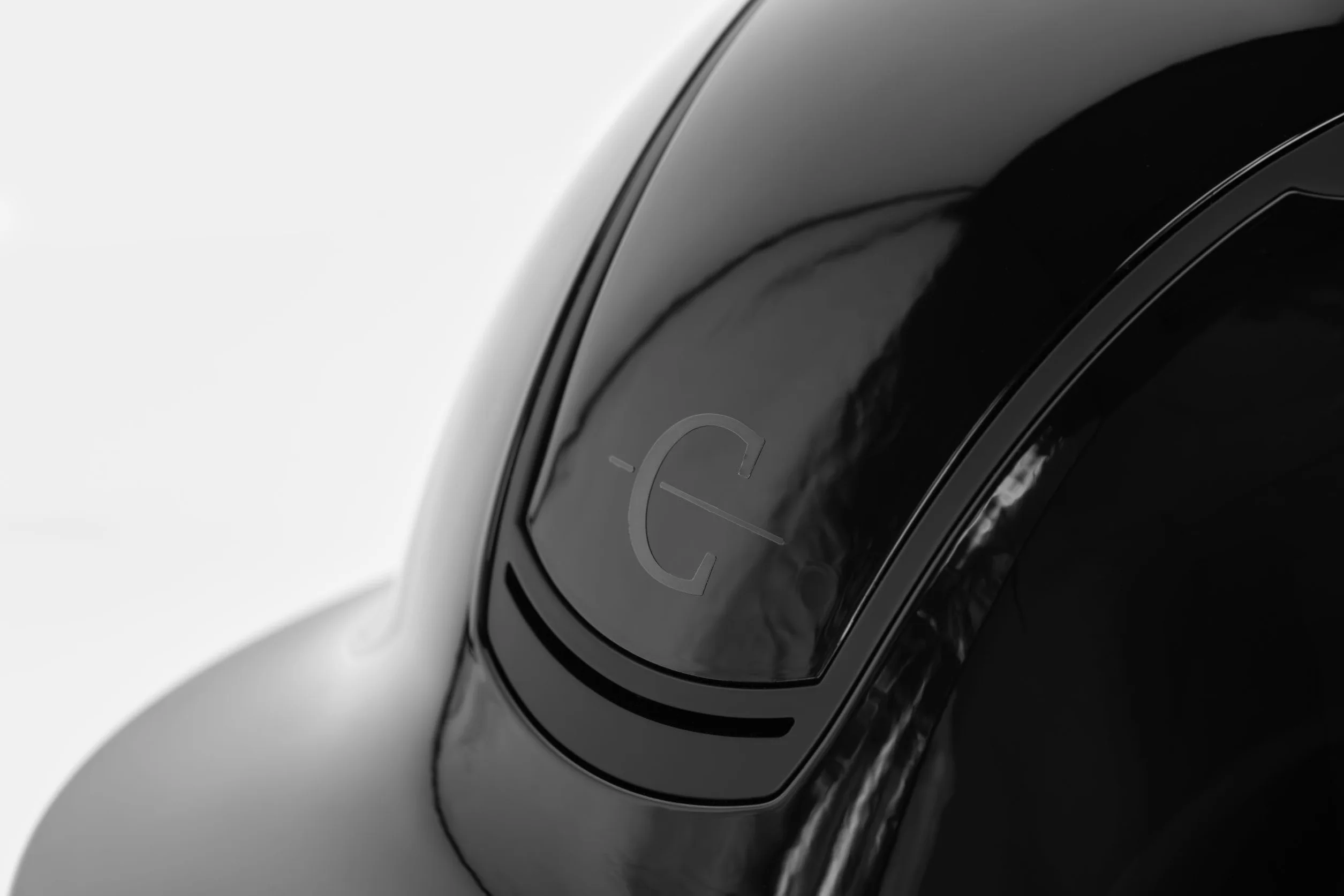 Covalliero Casco de equitación Eclipse Polo, aspecto brillante, sistema de disco, seguridad ERT, excelente ventilación, forro interior extraíble, color negro, 58-61 cm