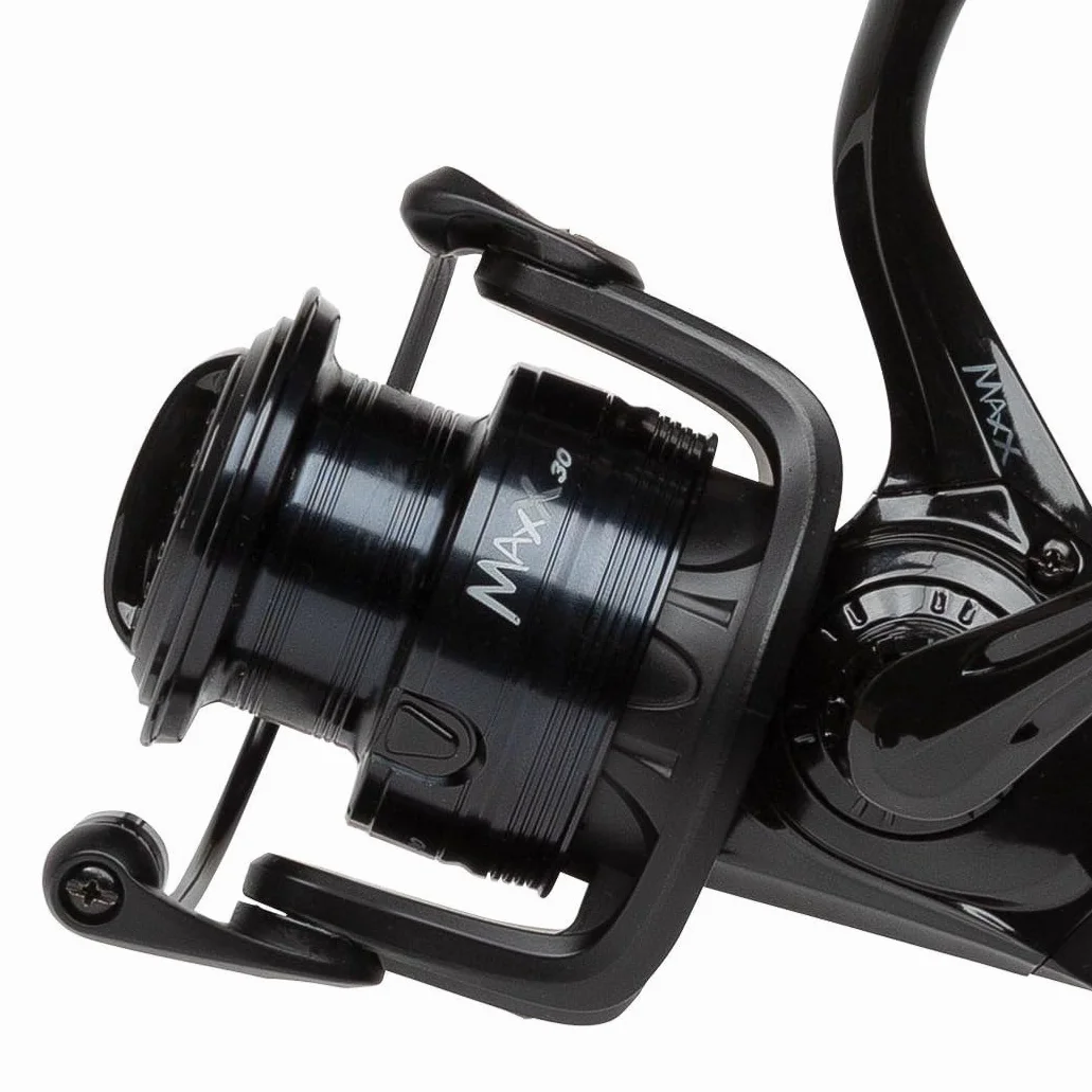 Abu Garcia MAX X Black Ops Spinning Combo | Caña y Carrete de Pesca Ligeros para Bass, Lucio y Trucha de Agua Dulce | Duradera | Carrete de Giro para Pescadores precargado| Varios tamaños