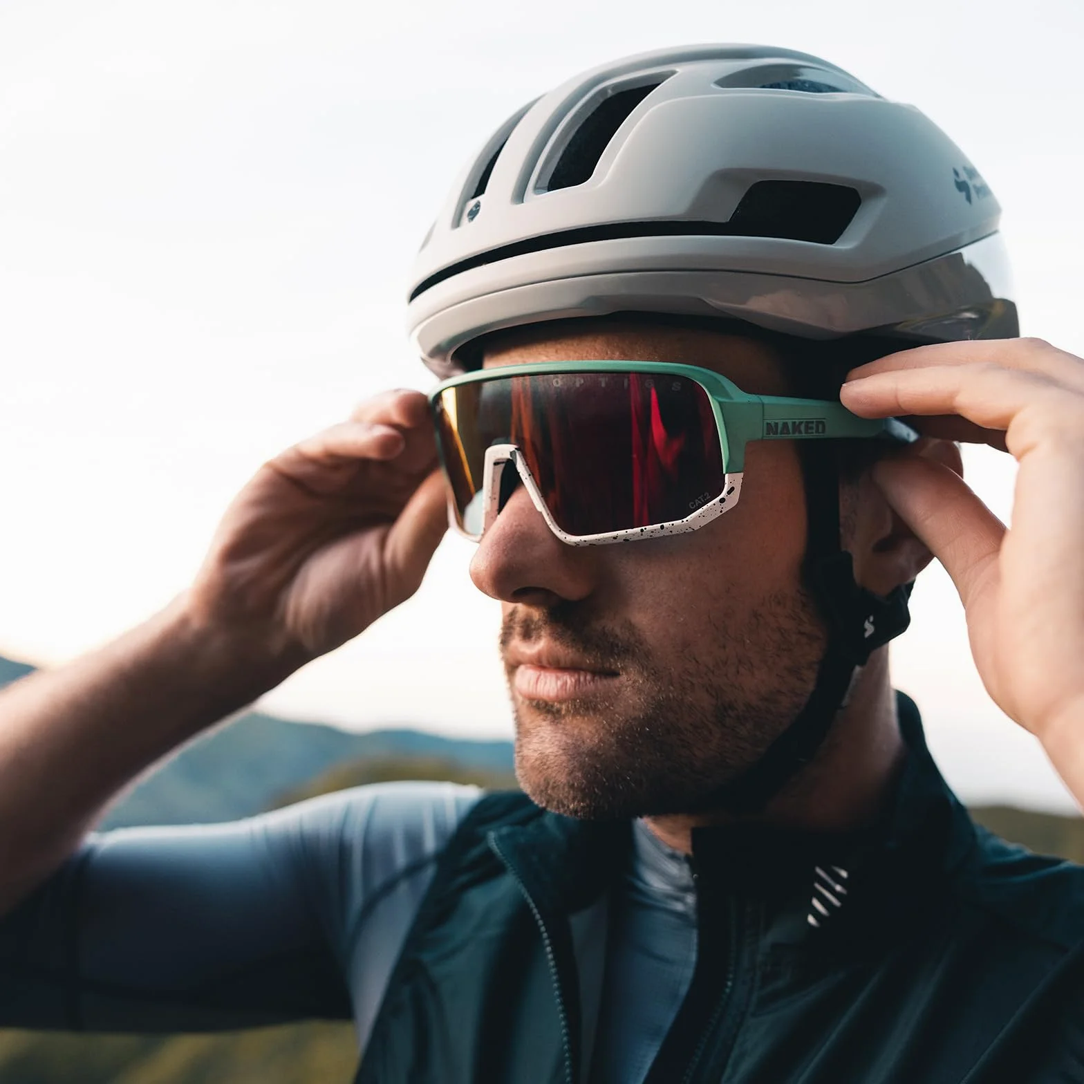 NAKED Optics Gafas Running Mujer & Hombre VOLT – Gafas Sol Deportivas con montura robusta TR-90 – Anteojos antideslizante con protección UV 400 y lentes intercambiables