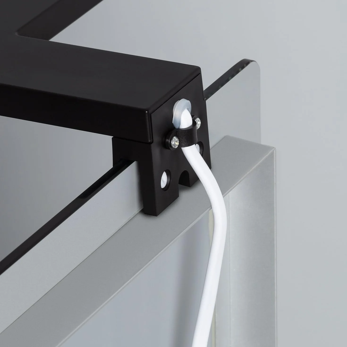 LEDKIA LIGHTING Aplique LED para Espejo de Baño Carl 5 W 6000 K Blanco Frío Negro