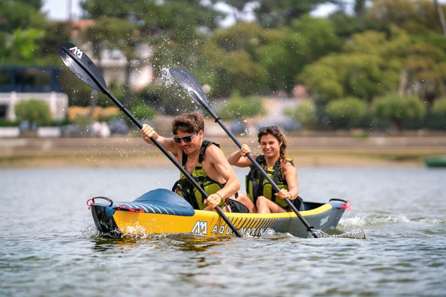 Aqua Marina Tomahawk Air-K Kayak Inflable de Alta presión para 2 Personas, 440 cm de Longitud, Marino/Amarillo