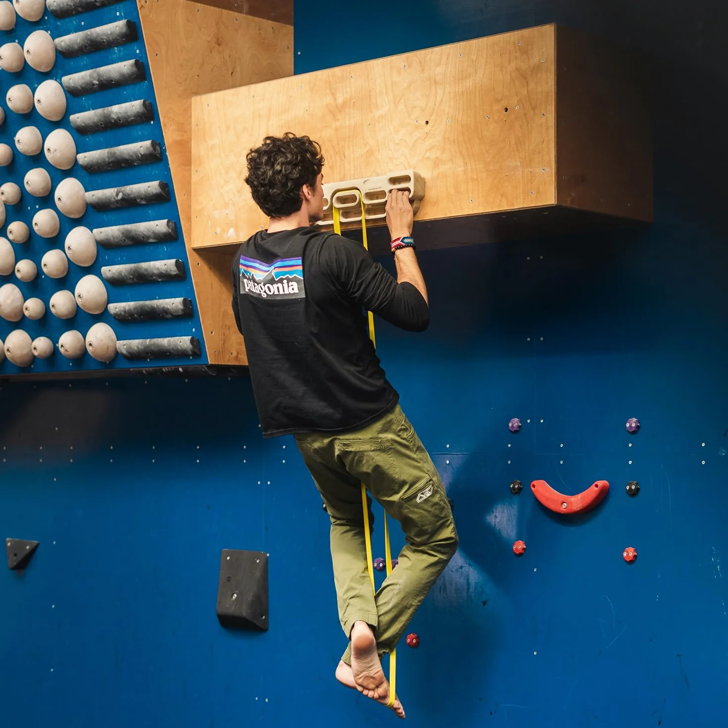 YY Vertical – Verticalboard First – Multipresa de Madera Grande y evolutiva para Escalada – Hangboard Completo para progresión, Fuerza de Dedos y dominadas