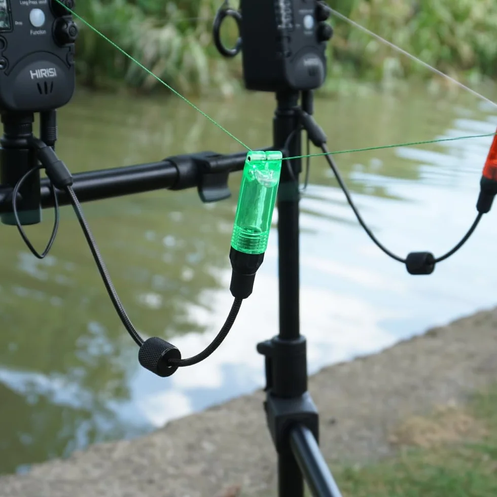 Hirisi Tackle Swingers de pesca de carpa, 4 unidades, luz LED, conector de 2,5 mm, desmontable, indicador de picada de pesca Swinger, accesorios de pesca.