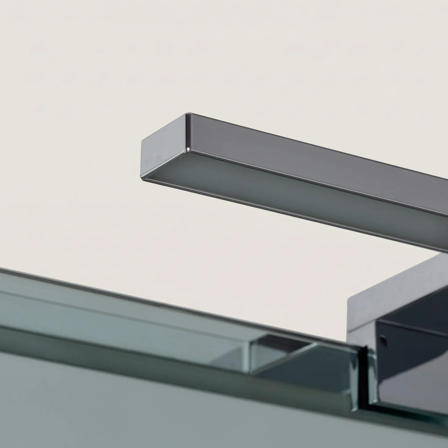 Aplique Espejo Baño LEDKIA LIGHTING Carl 5W 6000K Blanco Frío Plata