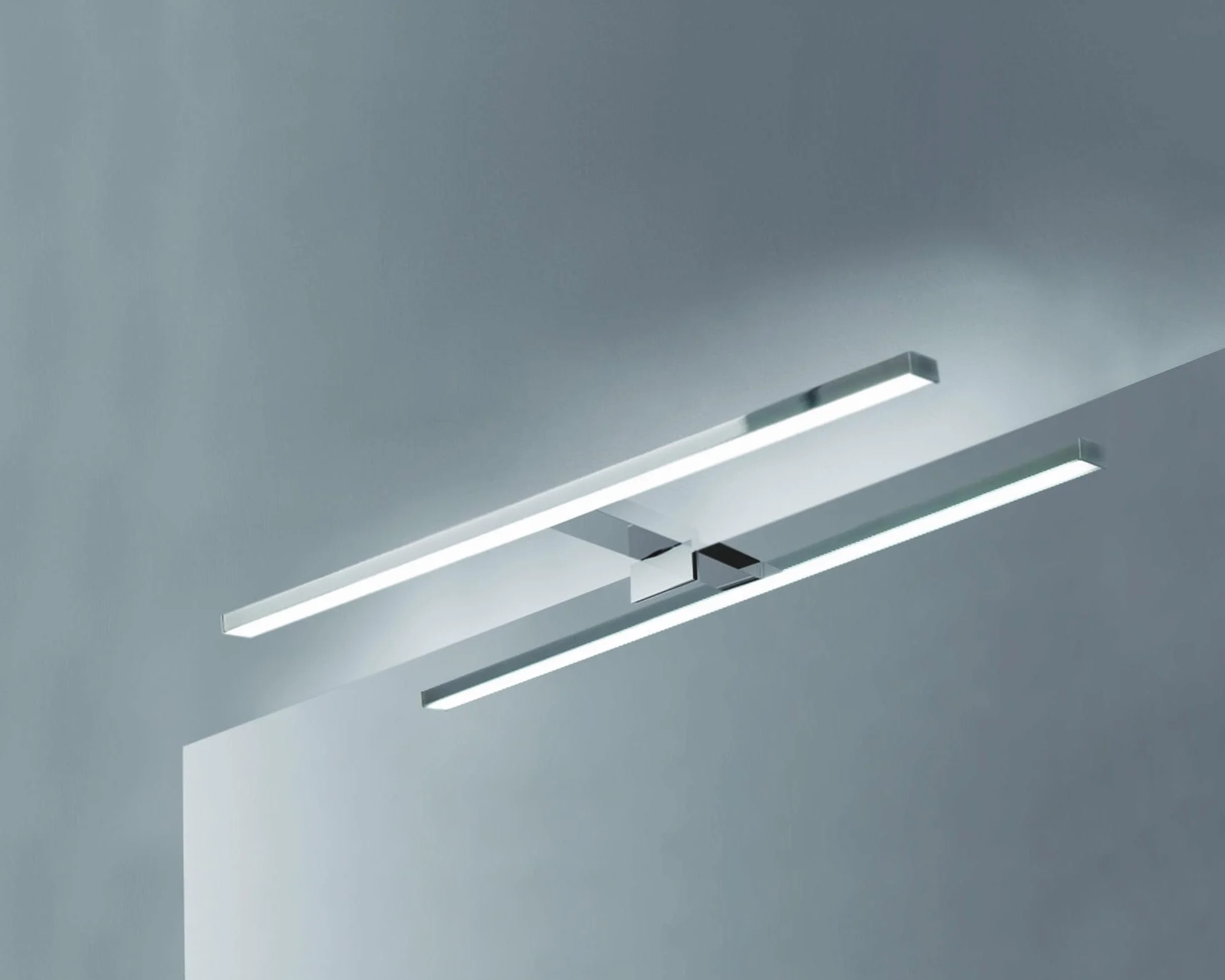 Aplique LED Clase II IP44 7W 417 lúmenes 5700K A+ Cuerpo Aluminio/ABS Cromado Brillante Haz 111°