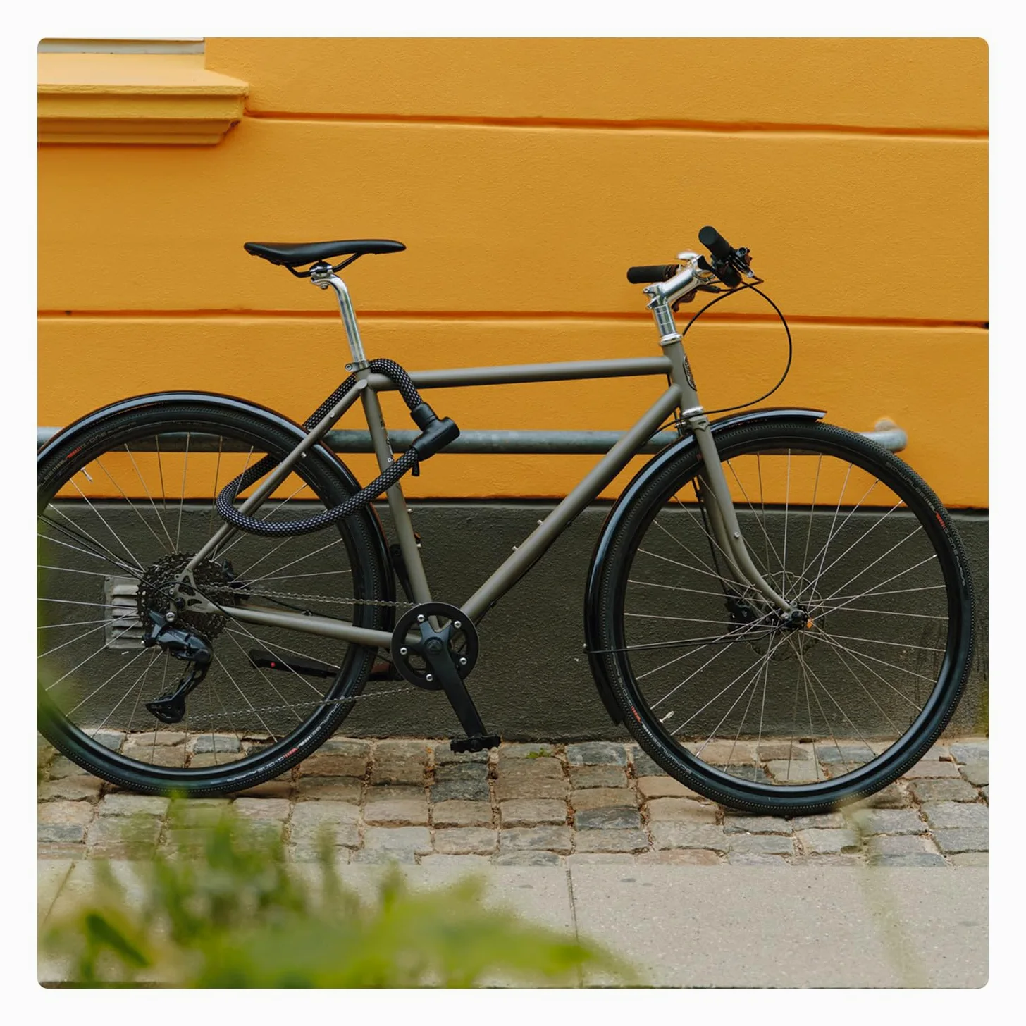 ABUS Candado de cadena YARNIT 4004K, longitud 140 cm, negro | Candado para bici con tejido de punto, cilindro anti-ganzúa, cierre automático, protege pintura