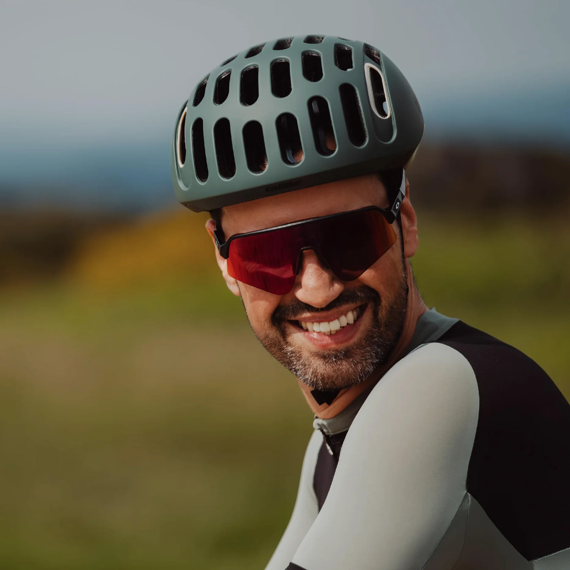 CATLIKE Whisper II Casco de Ciclismo Unisex para Adulto – Carretera, MTB y Gravel con 29 Ventilaciones, Diseño Ligero, Sistema de Ajuste VPS y Protección de Seguridad MIPS