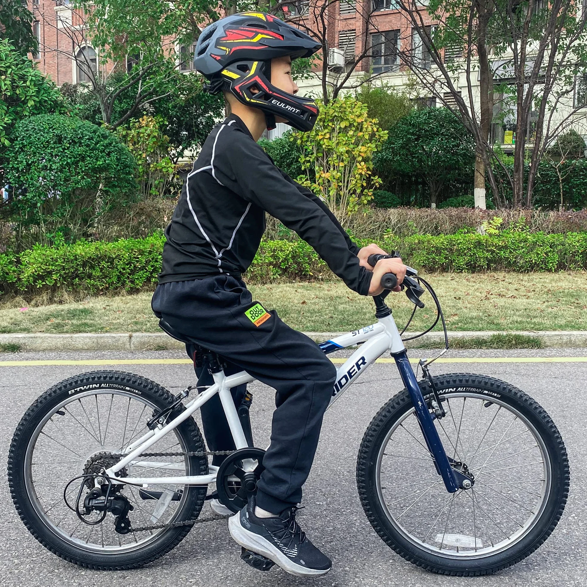EULANT Casco de Bicicleta con Mentonera Desmontable para Niño,Ligero Casco Integral Niños para Bici MTB BMX Ciclismo Moto Patinaje Scooter Skate Hoverboard