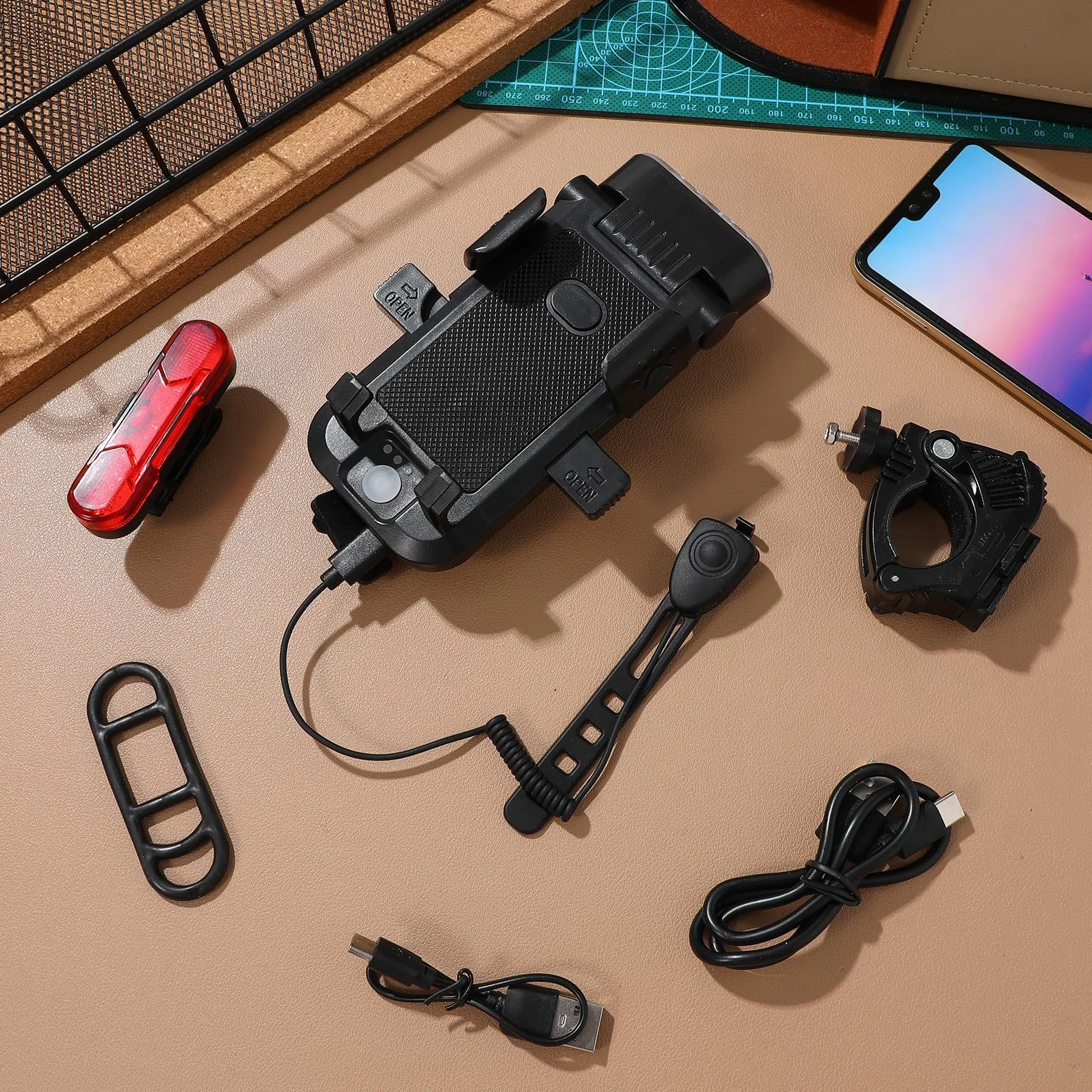 SECFOU Juego de Luces para Bicicleta de Montaña Faro Delantero Recargable USB, Luz Trasera, Soporte Ajustable para Teléfono de 4,5 a 6,5 Pulgadas y Batería Externa de 4000 Mah