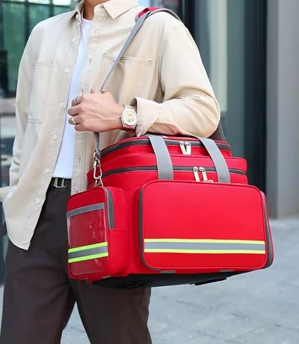 Bolsa de primeros auxilios vacía profesional con separadores desmontables para emergencias médicas y atención médica en el hogar