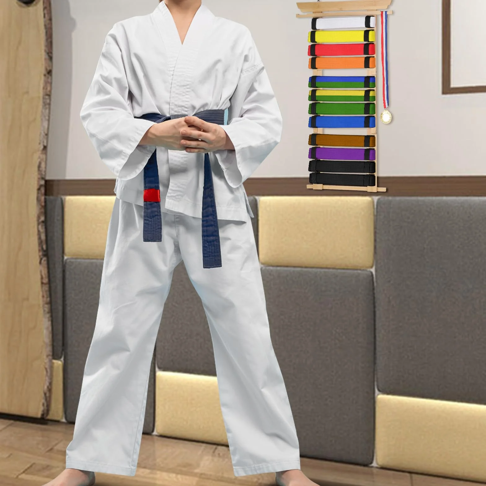JUXYES Organizador de cinturones de artes marciales para pared 8-12 cinturones, soporte de bambú para karate