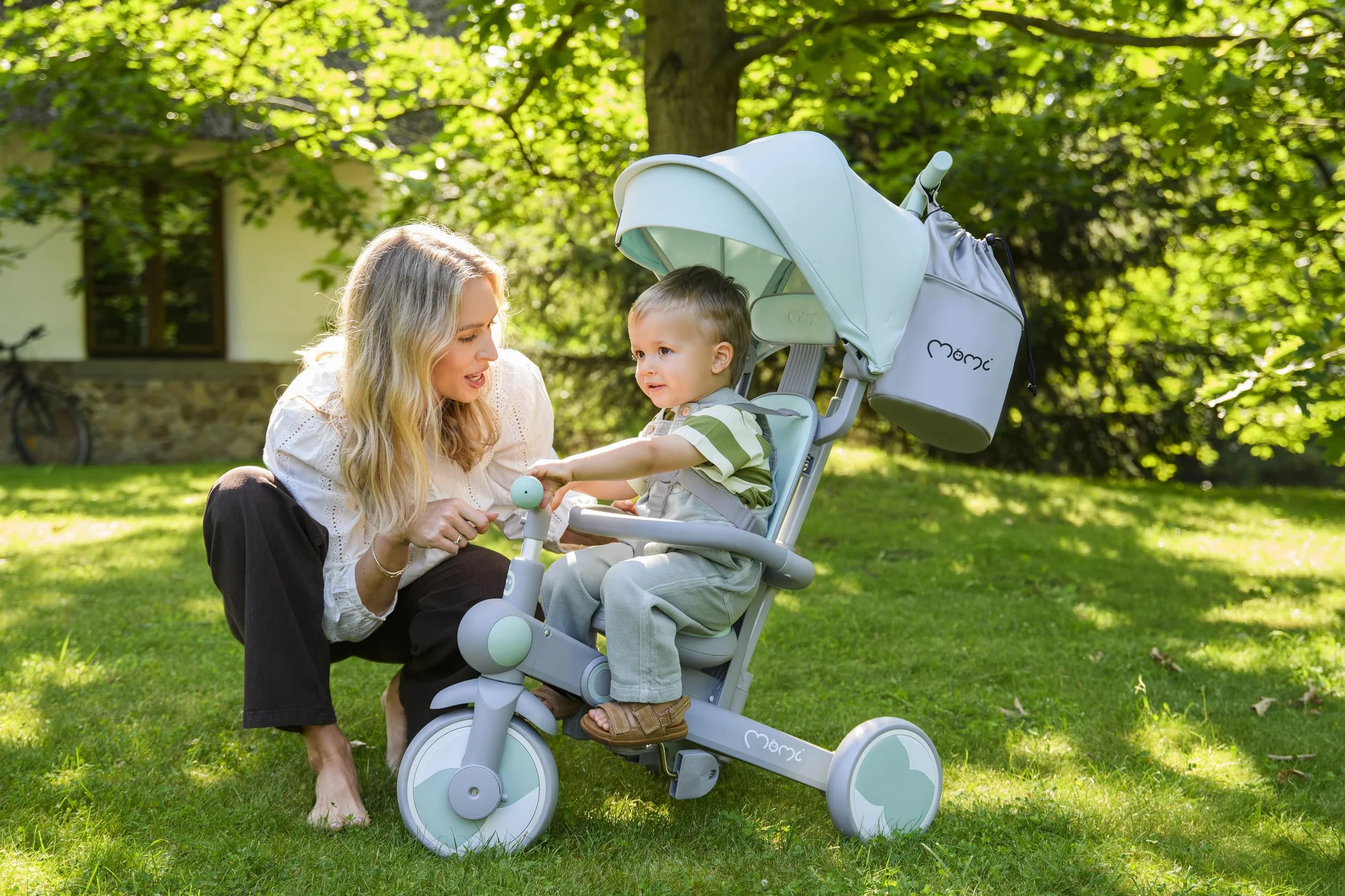 Triciclo Infantil MoMi 4 en 1 SOLIVIA con Mango telescópico, arnés de 5 Puntos, para niños a Partir de 12 Meses, con Capota Que Protege del Sol, Ruedas de PU, Bolsa y portavasos