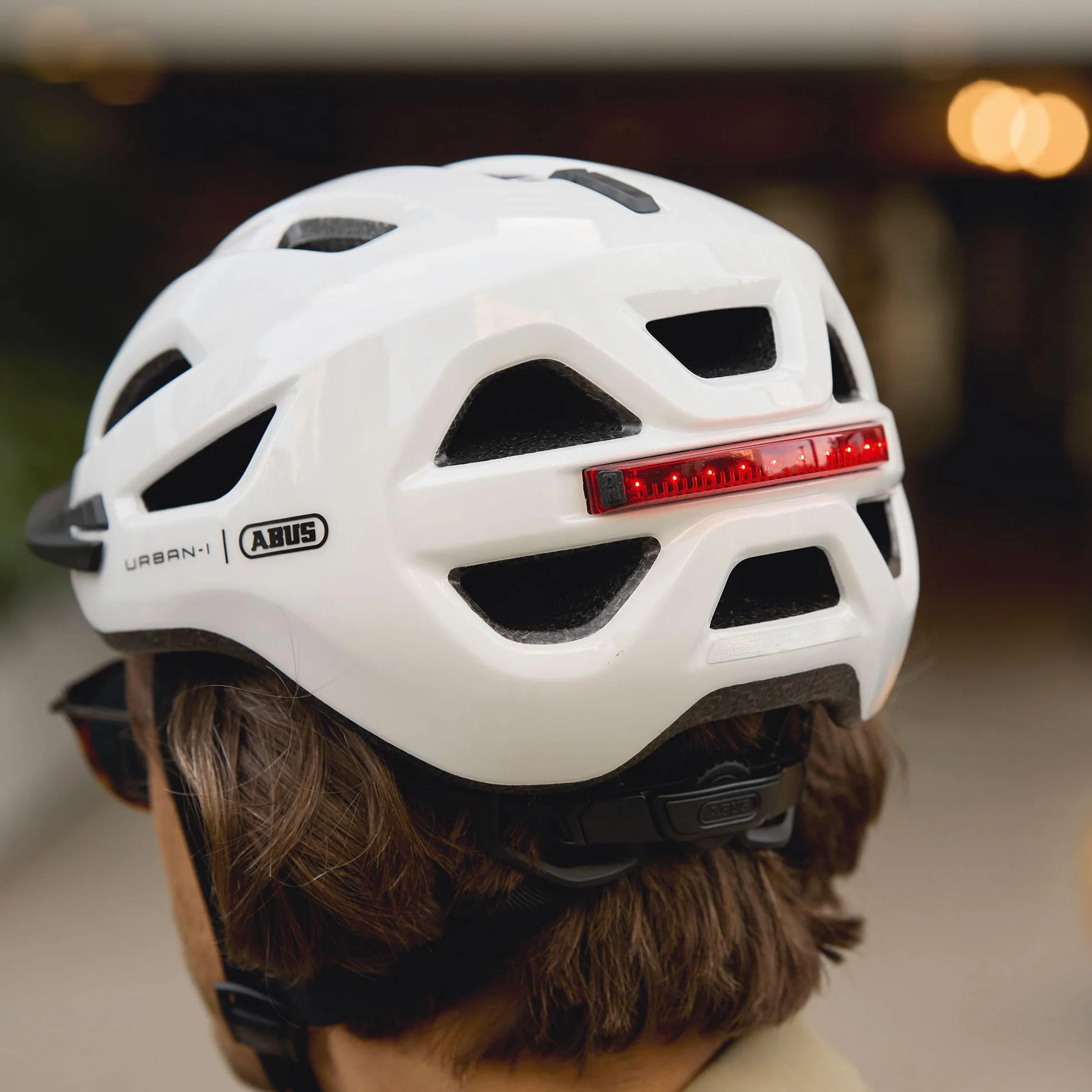 ABUS Urban-I 4.0 - Casco de Bicicleta con luz Trasera Recargable, 2 Modos de luz, Paraguas, Apertura de Trenza y Cierre magnético, para jóvenes, Mujeres y Hombres