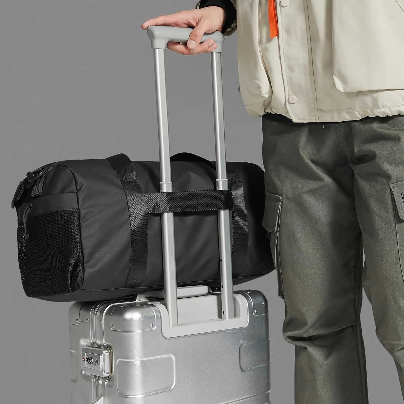 ARCTIC Hunter - Bolsa de deporte pequeña para hombres y mujeres, con compartimento para zapatos, ideal para deportes, viajes y viajes nocturnos, color negro, Negro -, 19.1*6.3*12.6 inch, Deporte