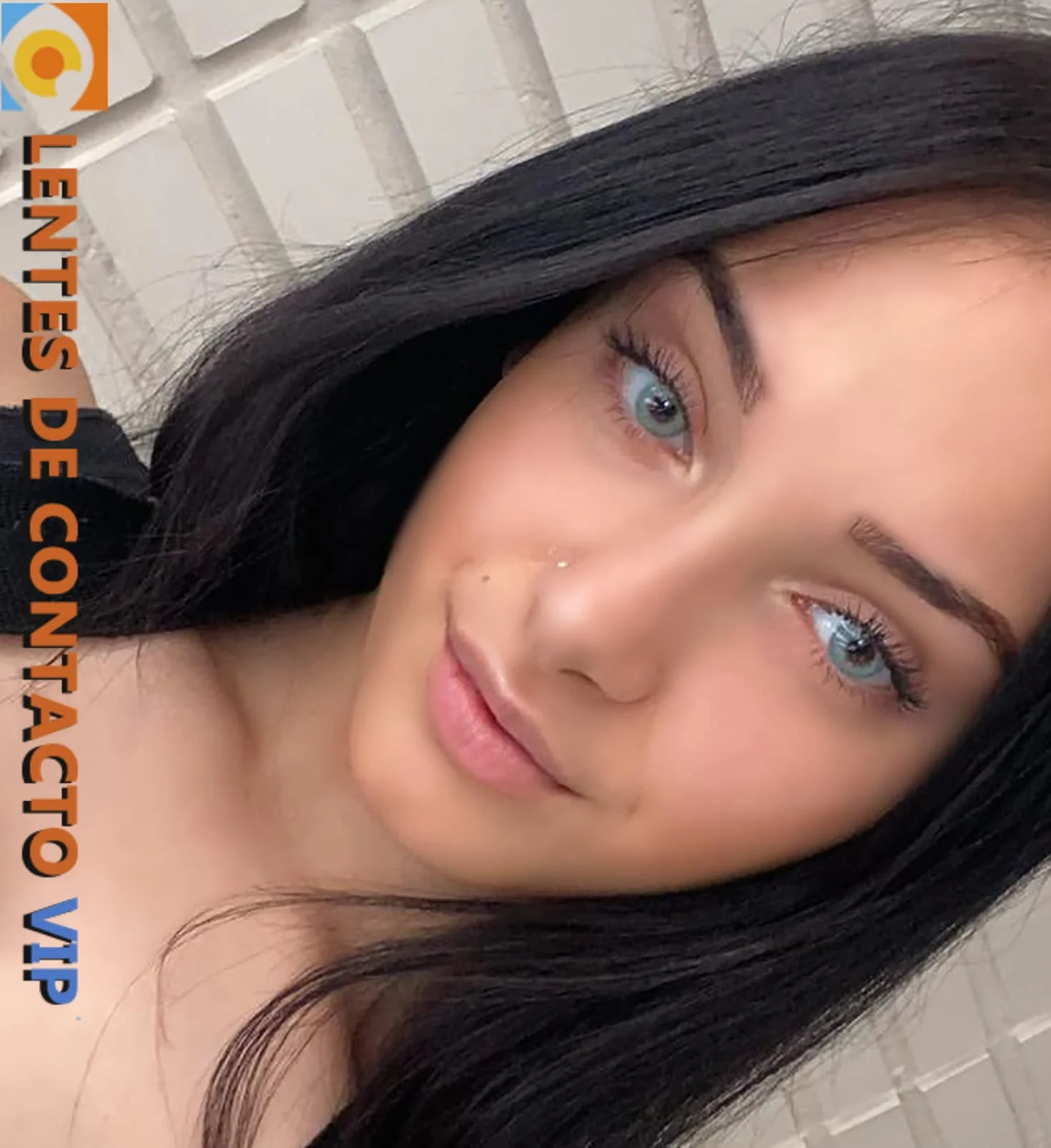 Lentillas de Contacto Color Celeste Claro Duración 1 Año Topacio VIP 2 Piezas Sin Aro