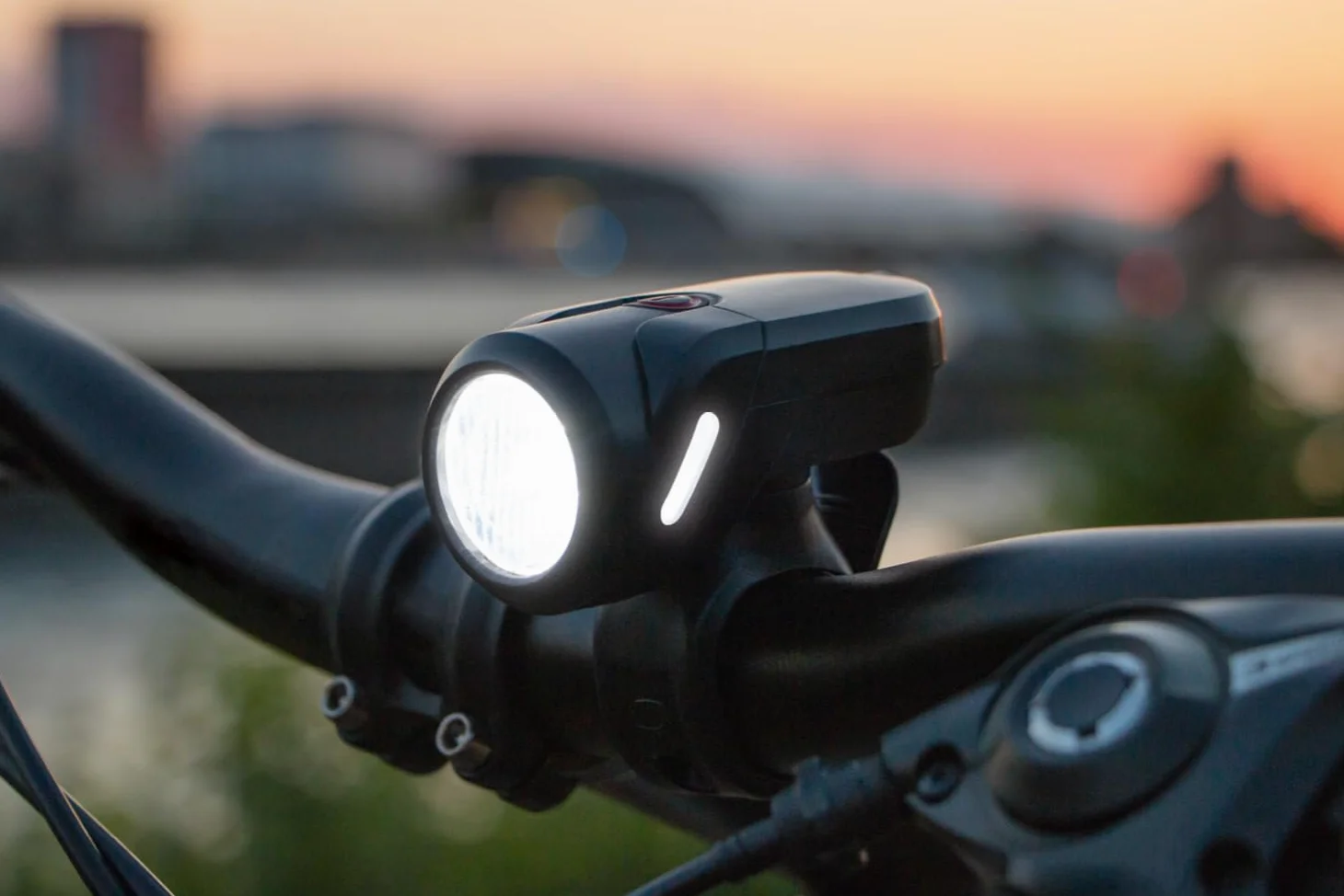 Sigma Aura 35 y Nugget II | Juego de Luces antisalpicaduras para Bicicleta | Luces Delantera y Trasera Recargables