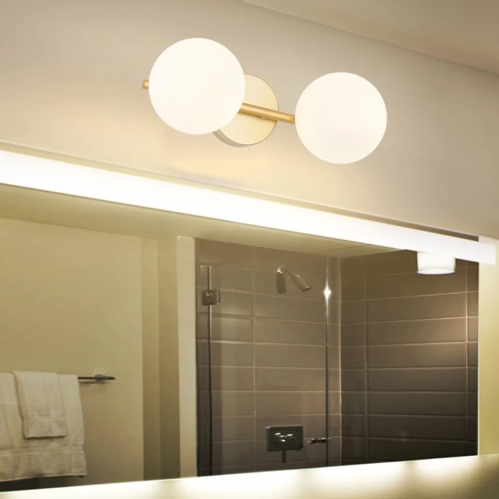 Aplique de baño dorado lámpara de tocador moderna pantalla cristal opalino dos cabezas