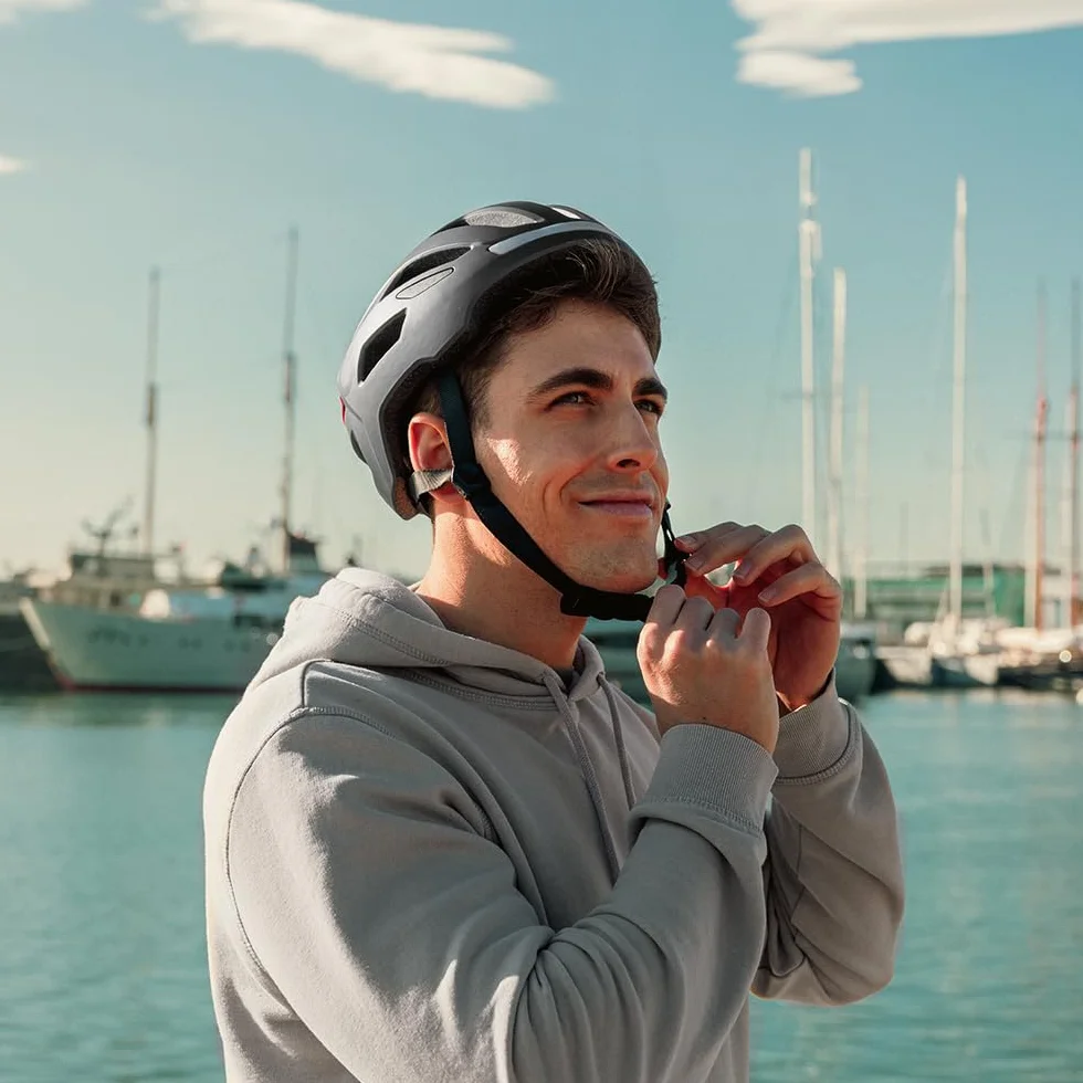 Cecotec Casco Urbano Ajustable BrainGuard Flash Bicicleta Patinete Luz Trasera Bluetooth Luz Frontal USB-C Gris S-M L-XL