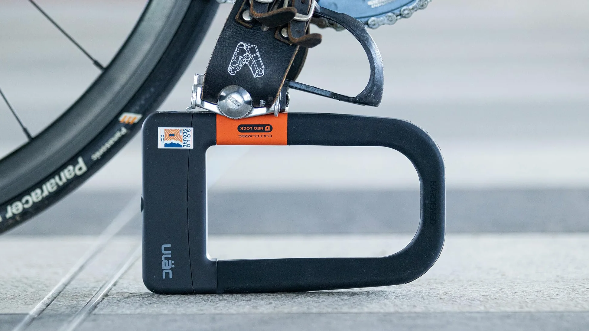 ULAC – Candado Bicicleta en U Soloist | Diseño Innovador y Máxima Seguridad | Cerradura Antirrobo con 2 Llaves Abloy | Grillete de Acero Templado 12 mm Anti Robos | Bici Eléctrica, Moto, Patinete