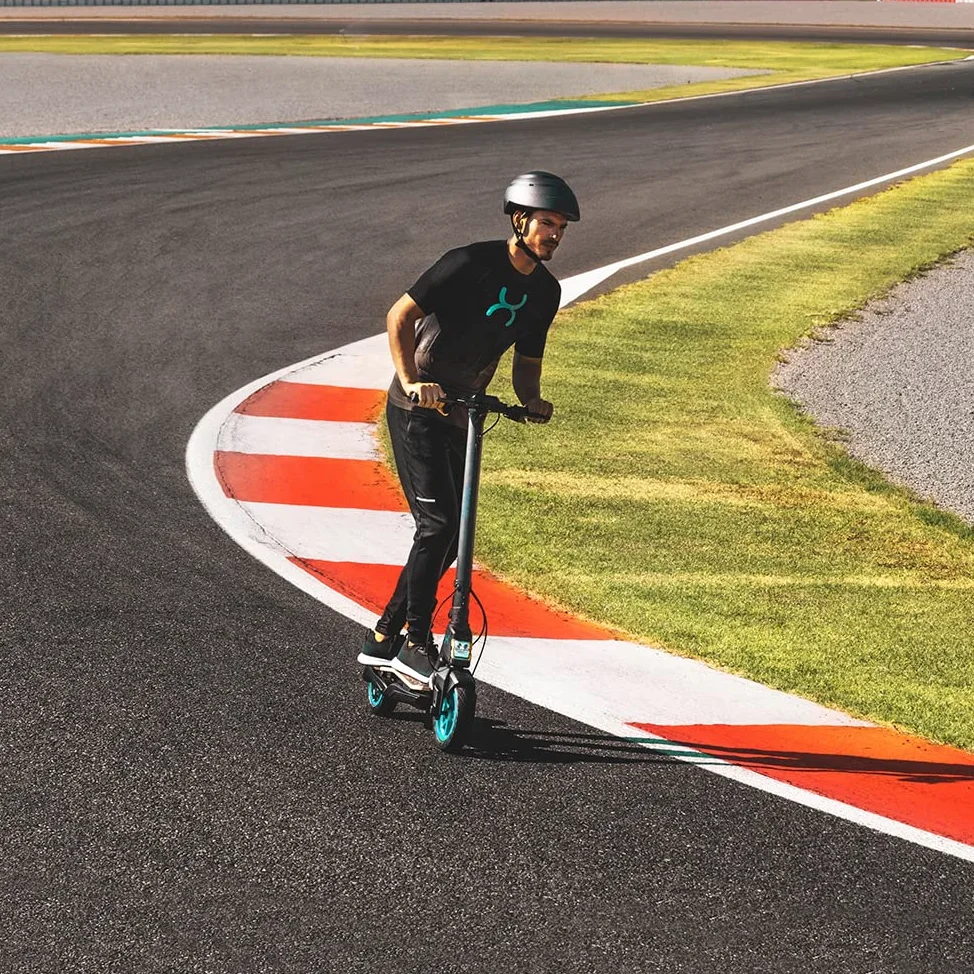 Cecotec Patinete Eléctrico Bongo Serie S+ MAX Infinity. 750 W y 36V, Tracción Trasera, Autonomía de hasta 30 km, Ruedas Tubeless de 10", 4 Modos, Doble Sistema de Frenado, Homologado