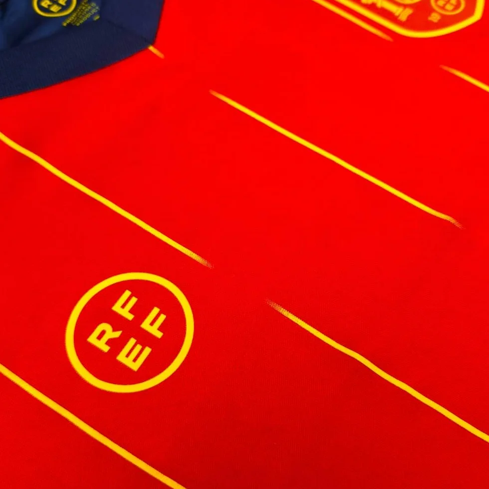 Camiseta Seleccion Española Mundial 2026-2028 Replica Oficial | LAMINE YAMAL #19 | Edición Actual | Escudo Bordado | Tejido Transpirable | Corte Unisex | Detalles Premium Aficionado