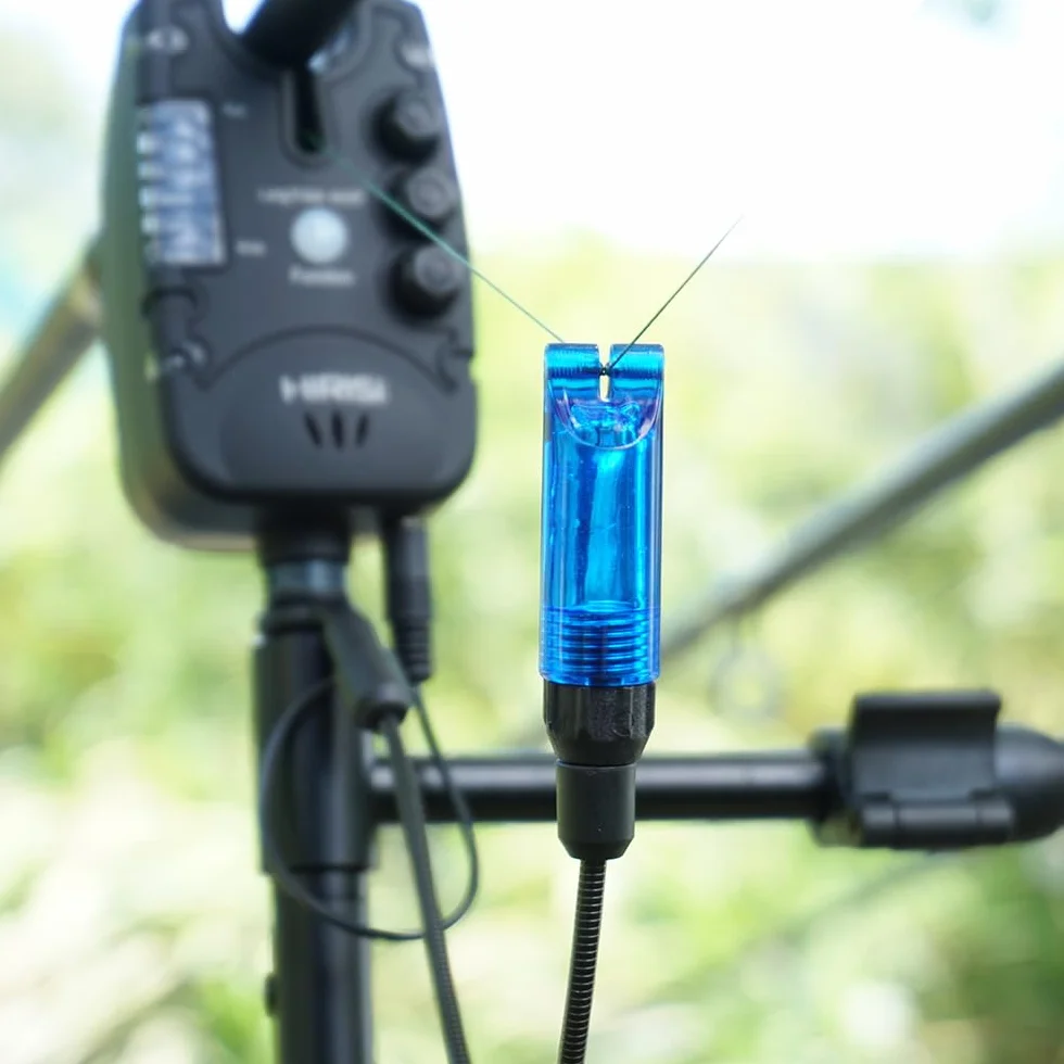 Hirisi Tackle Swingers de pesca de carpa, 4 unidades, luz LED, conector de 2,5 mm, desmontable, indicador de picada de pesca Swinger, accesorios de pesca.