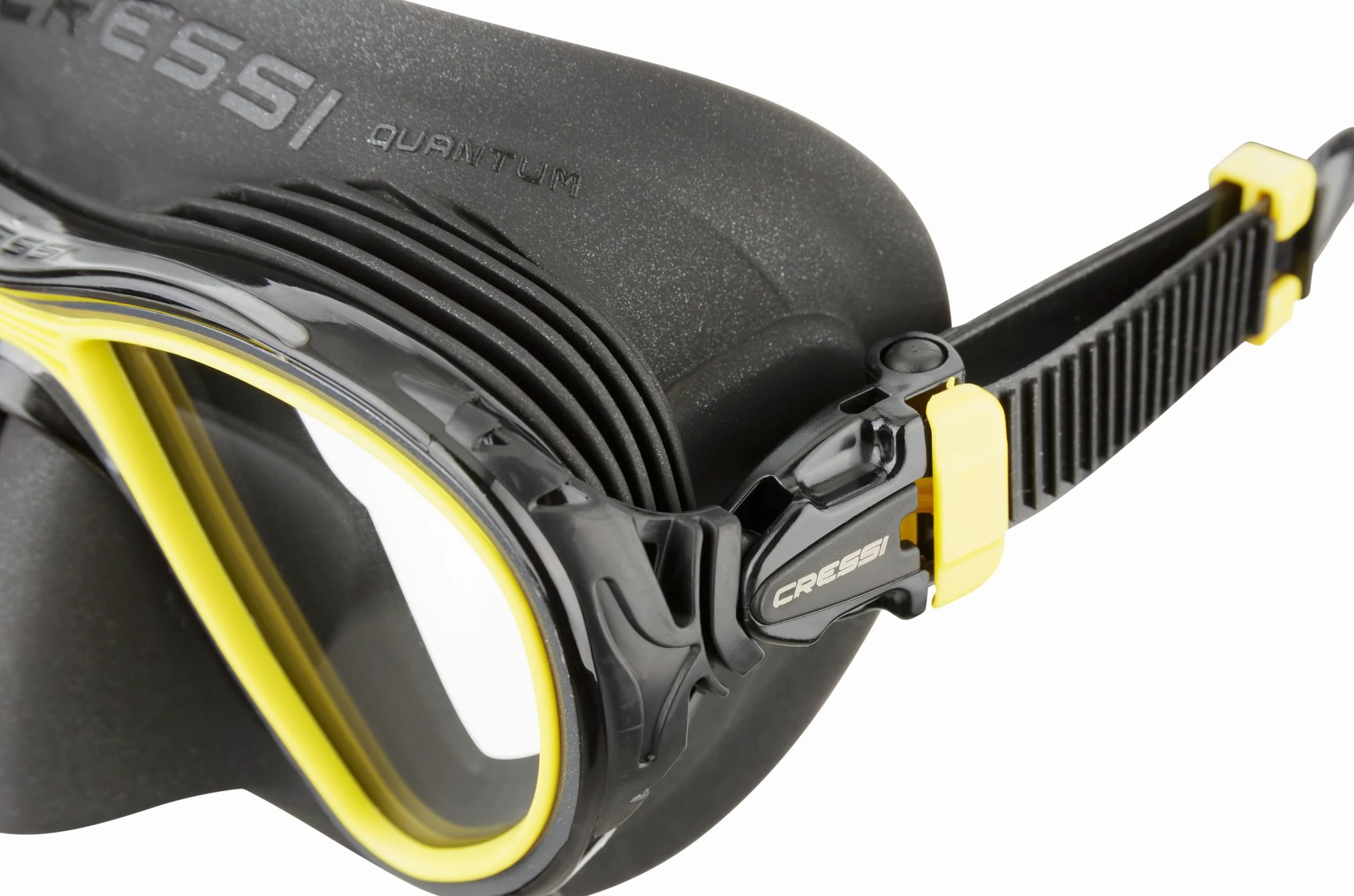 Cressi Máscara de Buceo para Adultos con Sistema avanzado de Niebla y Visibilidad hacia Abajo Mejorada - Quantum: Fabricada en Italia