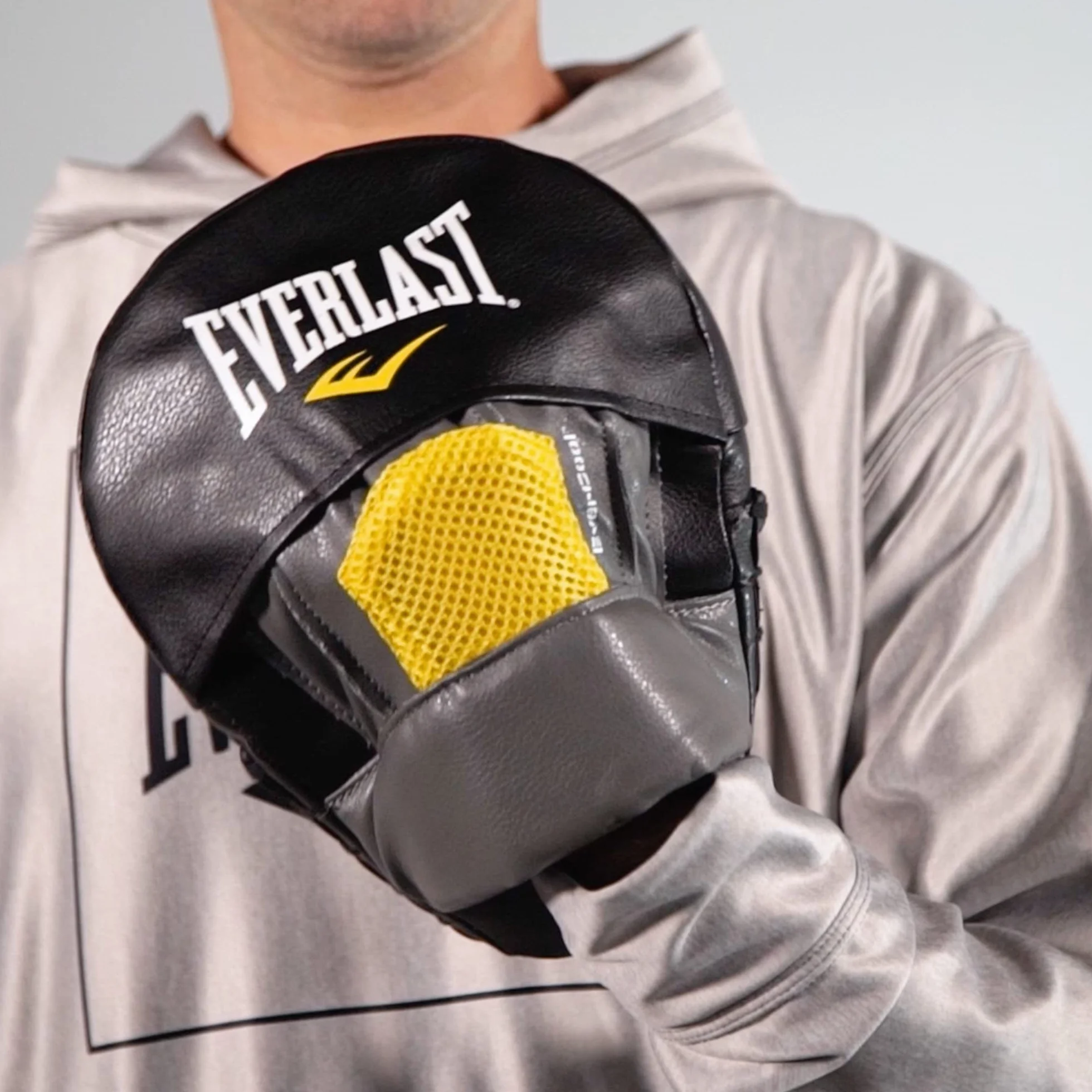 Everlast Manoplas de Boxeo, Guantes de MMA y Kick Boxing con Nudillos Ventilados y Acolchado de Espuma