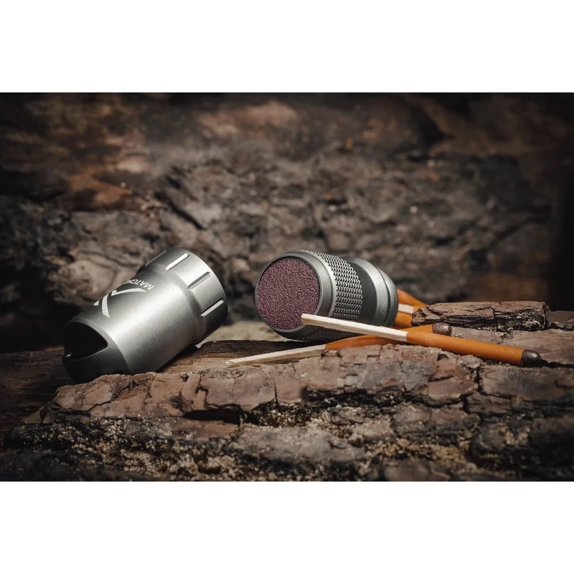EXOTAC - Matchcap XL impermeable kit de camping soporte con Striker integrado.