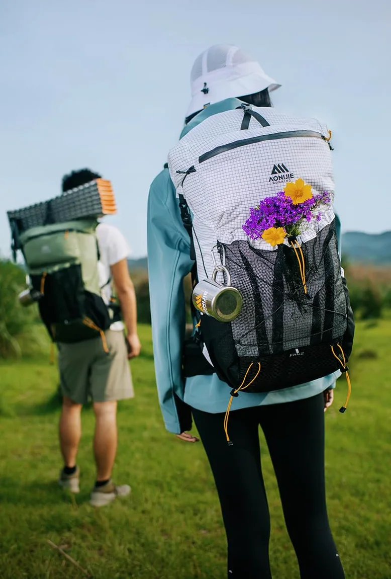 AONIJIE Mochila de gran capacidad de 42L para escalada al aire libre, camping, senderismo, trekking, montañismo, Negro , L, Diseñador