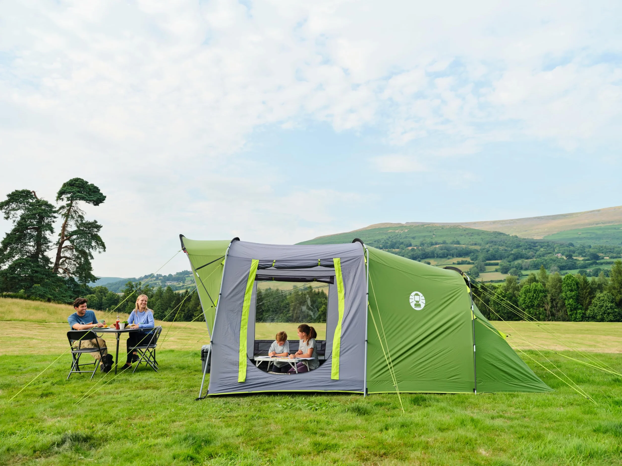 Coleman Oak Canyon - Tienda de campaña para 4 personas, túnel familiar para 4 personas con 2 dormitorios y sala de estar especiales oscurecidos, tienda de campaña para 4 personas, impermeable de 4500