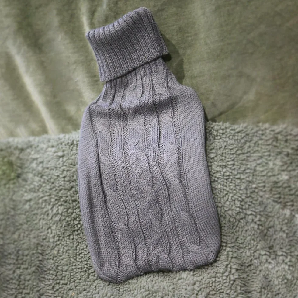 TRIXES Funda de punto aislante para botella de agua caliente, gris, regalo para mujer