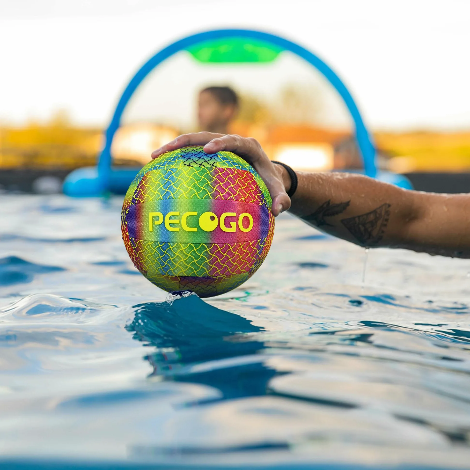 Balón de voleibol impermeable tamaño 5, perfecto para piscina, juegos de interior y exterior, duradero, ligero y fácil de usar para principiantes, adolescentes y adultos (paquete de 2 con bomba