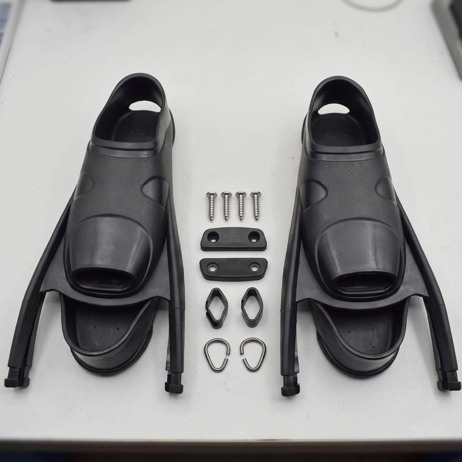 Amagogo Aletas de Natación Bolsillo de Propulsión para Montar con Diseño sin Talón Rieles Laterales y en Caucho Termoplástico Adecuado para Mantenimiento de , Negro , M 39-40