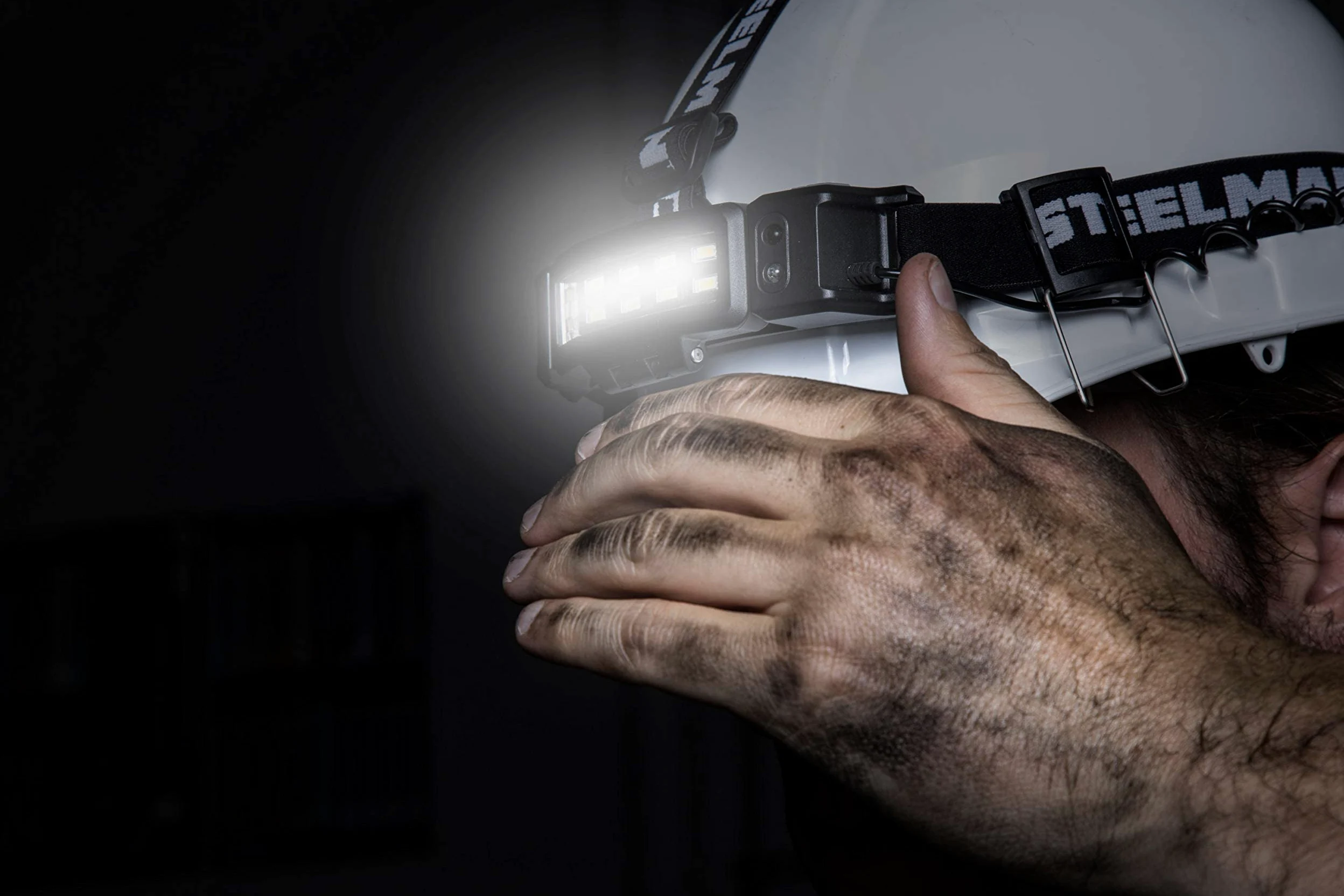 Steelman Slim Profile - Linterna frontal LED recargable activada por movimiento, 250 lúmenes, 3 ajustes de brillo, rango de 20 metros, resistente al agua