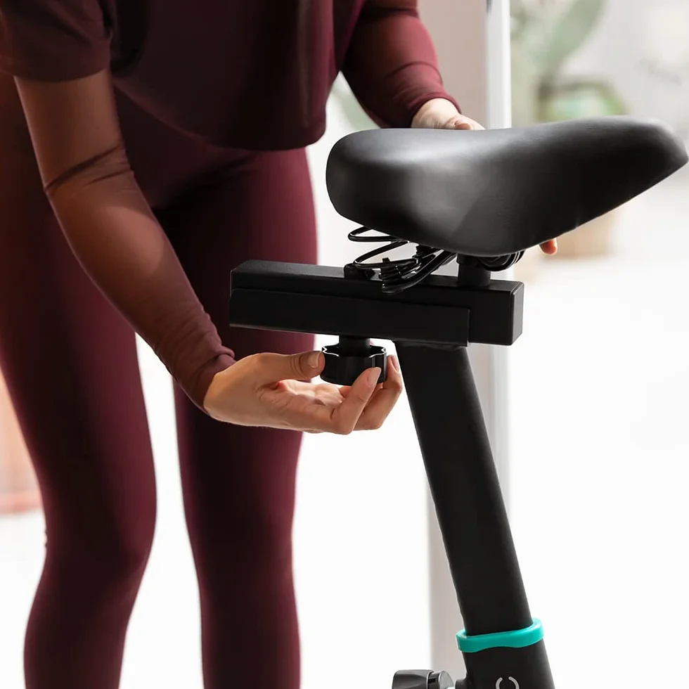 Cecotec Bicicleta Estática Indoor DrumFit Indoor, Volante de inercia de 6 a 13 Kg, Resistencia Manual, Monitor LCD, Pulsómetro, Soporte de Dispositivos, Botella, Porta Botellas y Calapiés