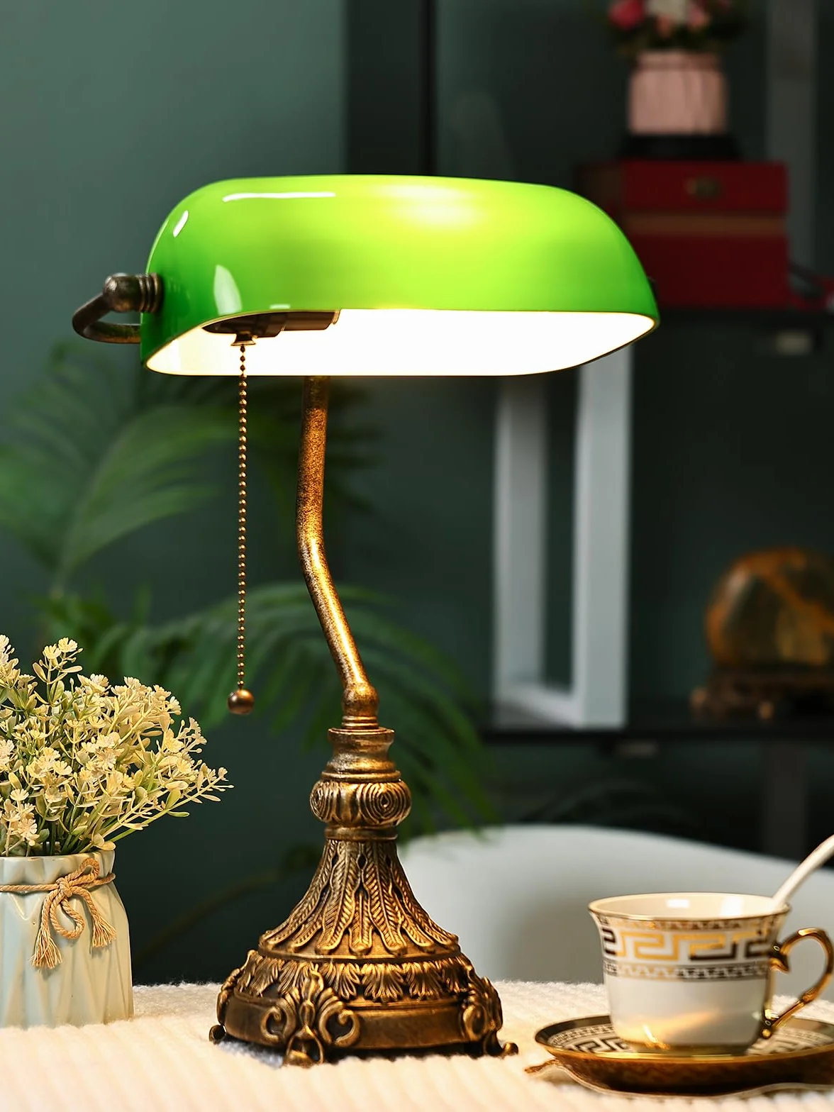 Lámpara de escritorio vintage de cristal verde para oficina en casa o biblioteca, con interruptor de cadena y enchufe, bombilla LED incluida.