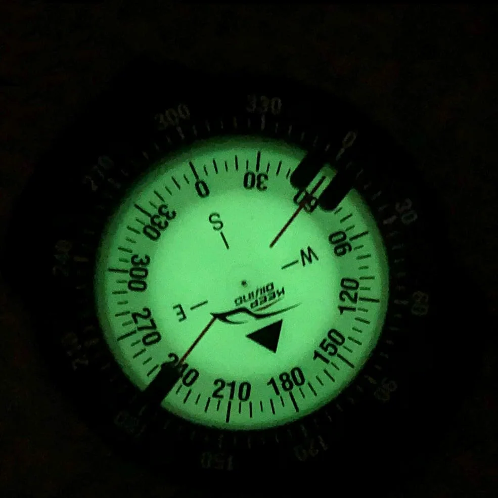 Brújula de buceo magnética fuerte de 50 m, brújula de buceo, abrazadera de tubo, brújula luminosa subacuática con soporte de clip de ventana lateral de aguja