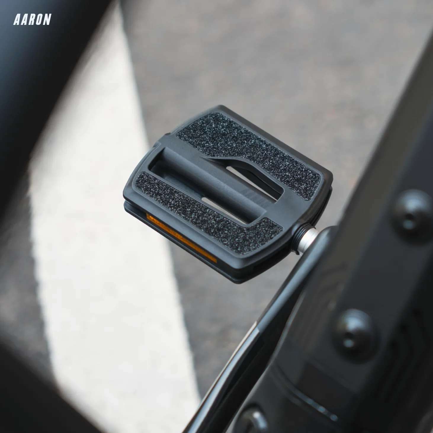 AARON Pedales de bicicleta Urban con reflectores, rodamientos industriales sellados, accesorios para bicicleta eléctrica, trekking, bicicleta urbana, color negro
